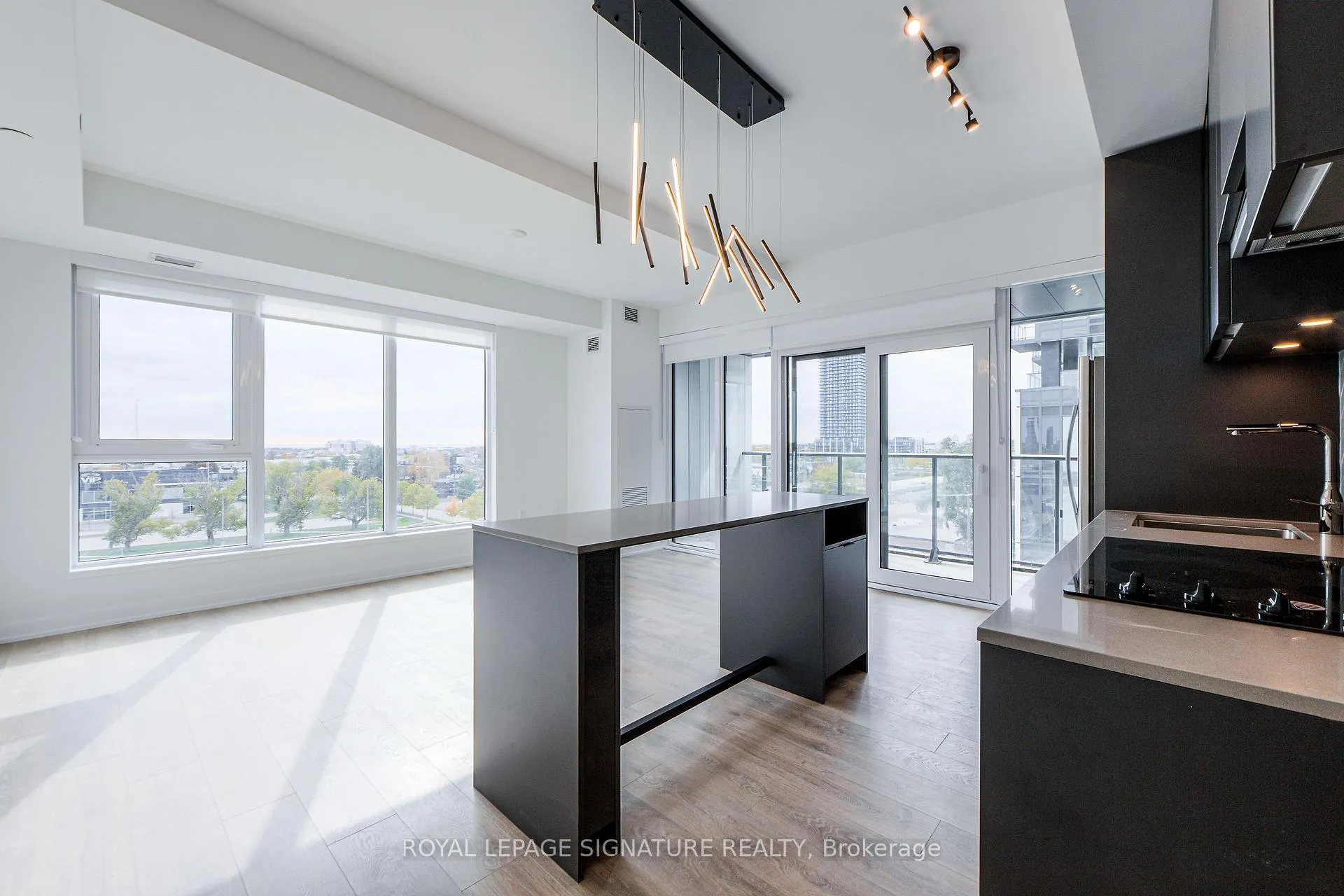 Front of Unit 505, 1037 The Queensway