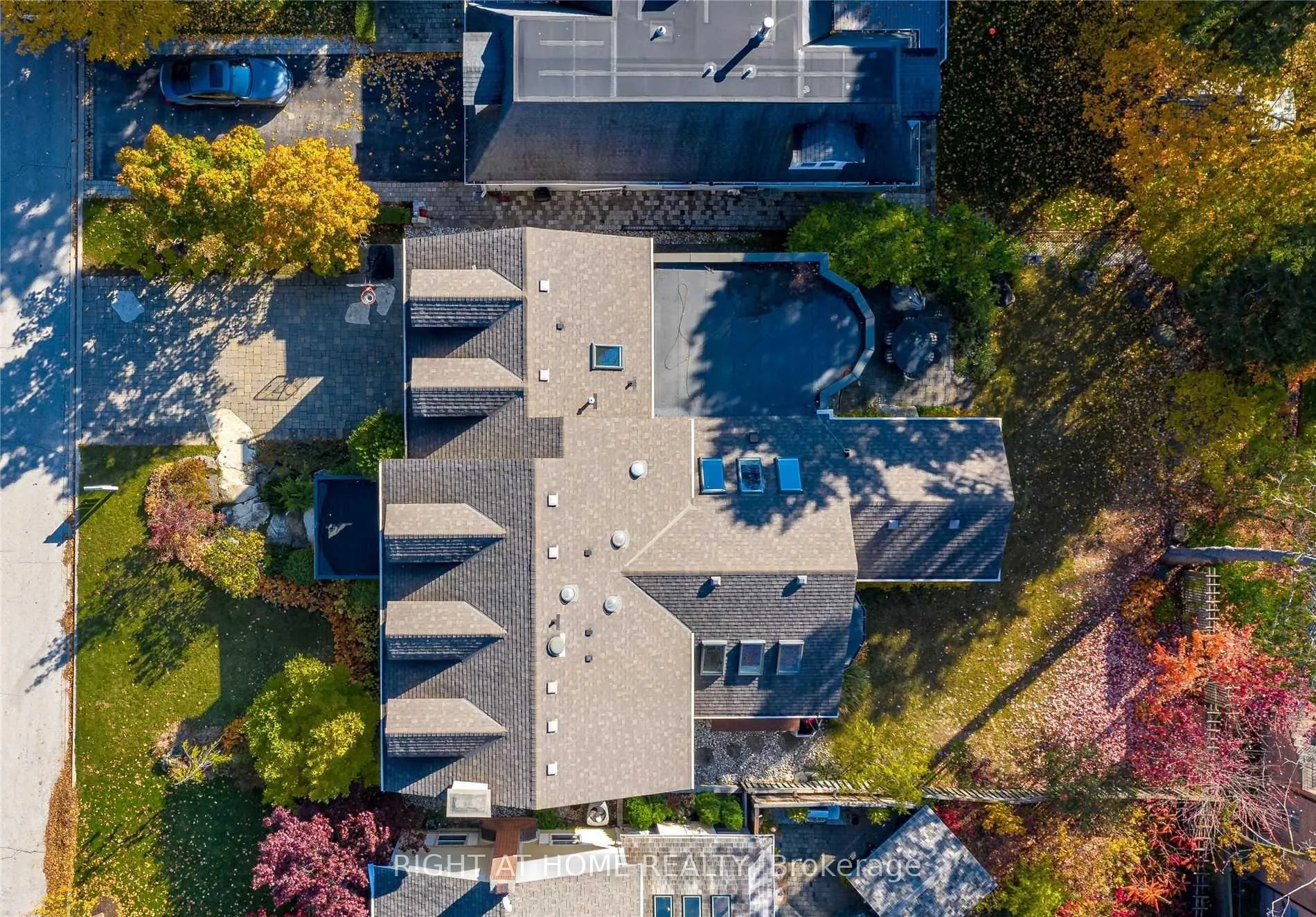 Photo 3 of 78 Raymar Place, Oakville, Old Oakville — HOMEH