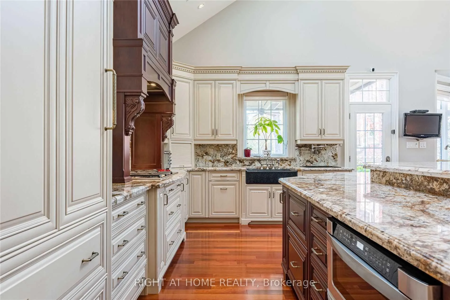 Photo 10 of 78 Raymar Place, Oakville, Old Oakville — HOMEH