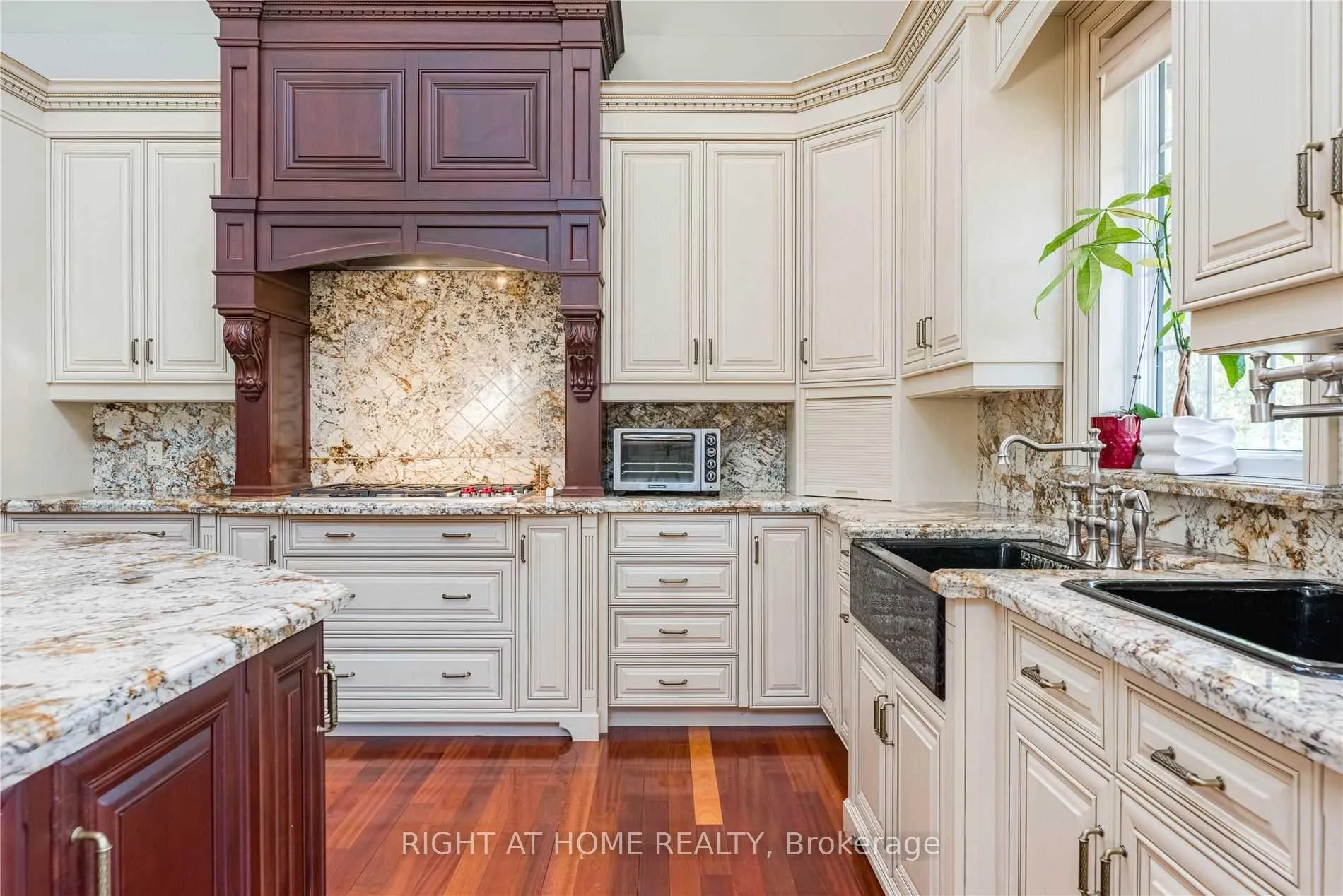 Photo 11 of 78 Raymar Place, Oakville, Old Oakville — HOMEH