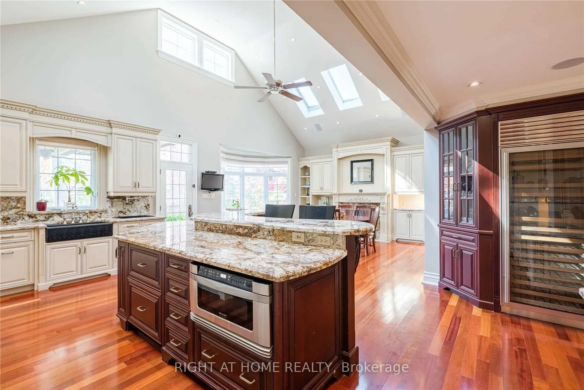 Photo 12 of 78 Raymar Place, Oakville, Old Oakville — HOMEH