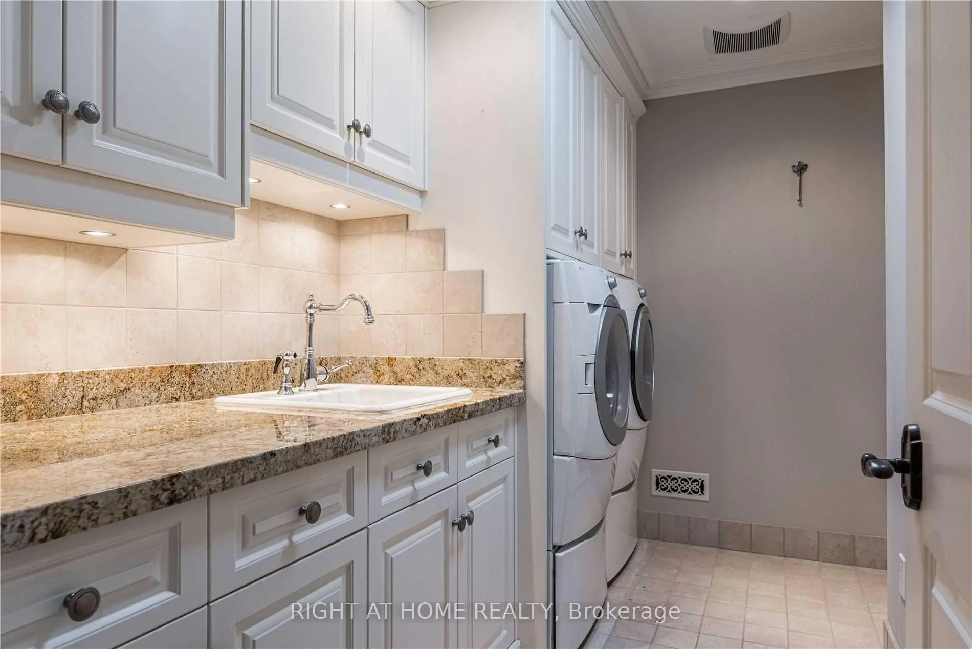 Photo 23 of 78 Raymar Place, Oakville, Old Oakville — HOMEH