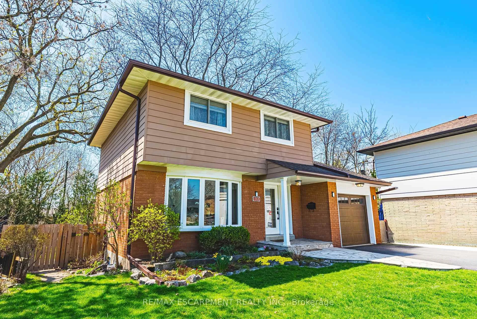 Photo 2 of 668 Chestnut Place, Burlington, Roseland — HOMEH