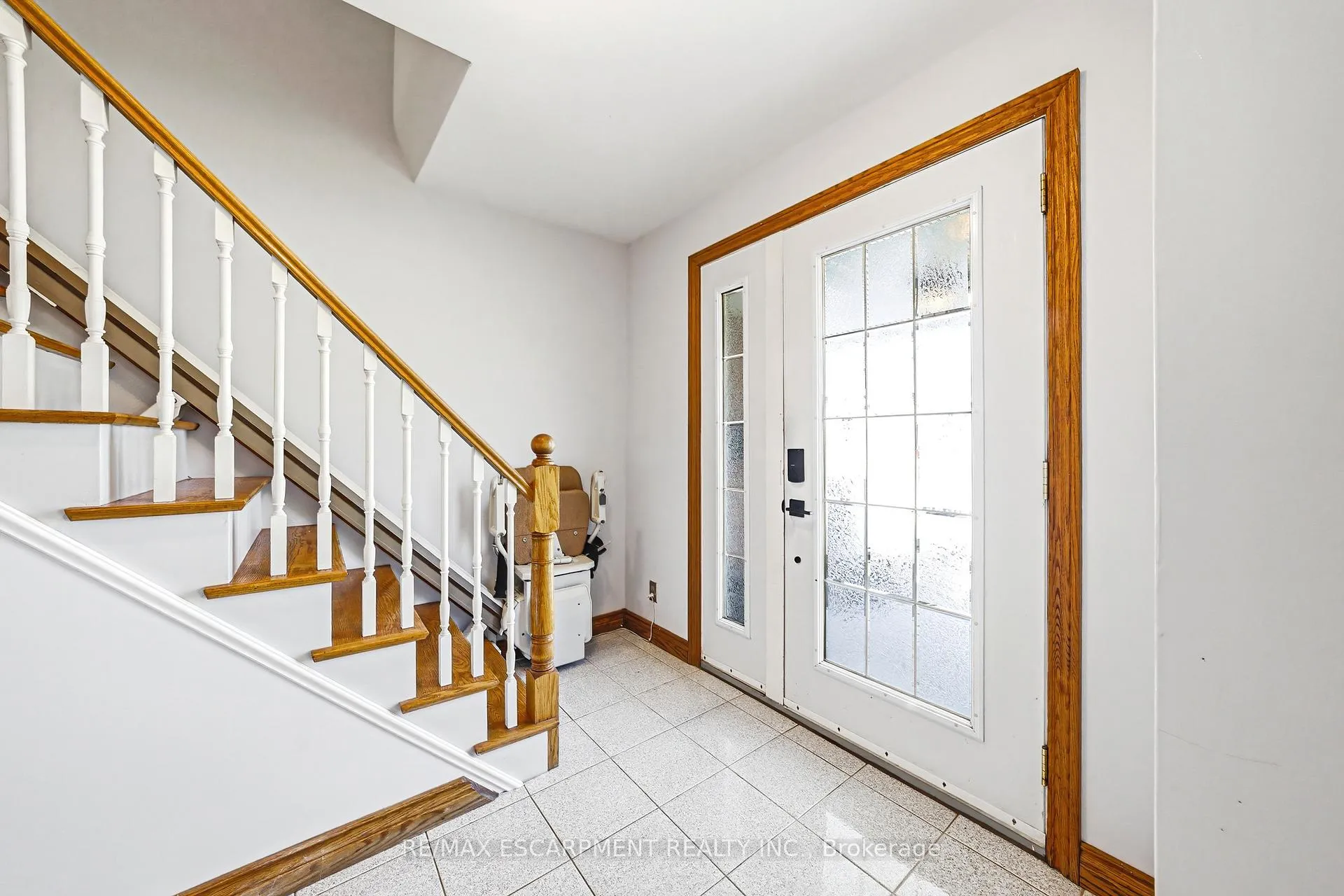 Photo 3 of 668 Chestnut Place, Burlington, Roseland — HOMEH