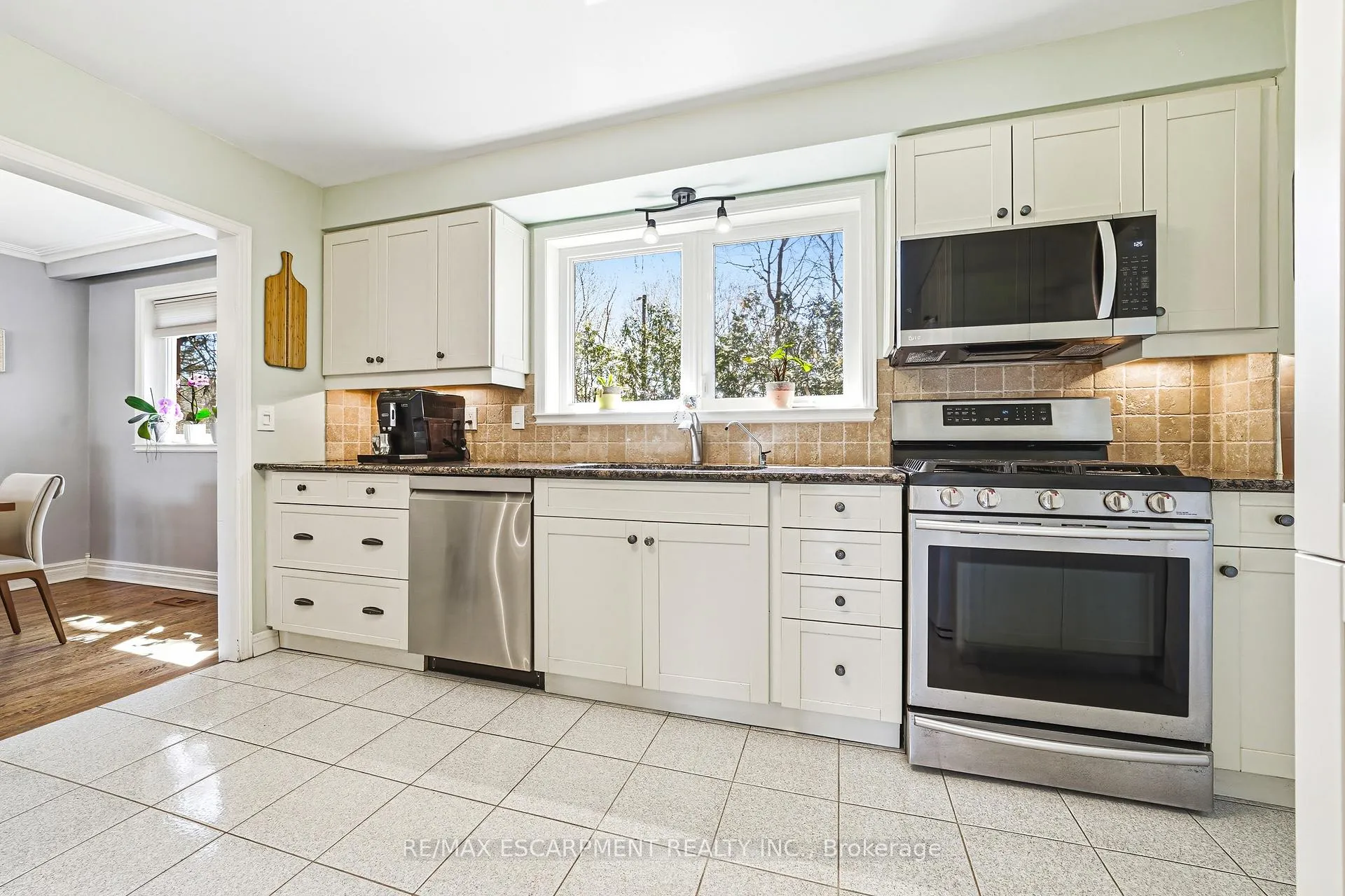 Photo 10 of 668 Chestnut Place, Burlington, Roseland — HOMEH