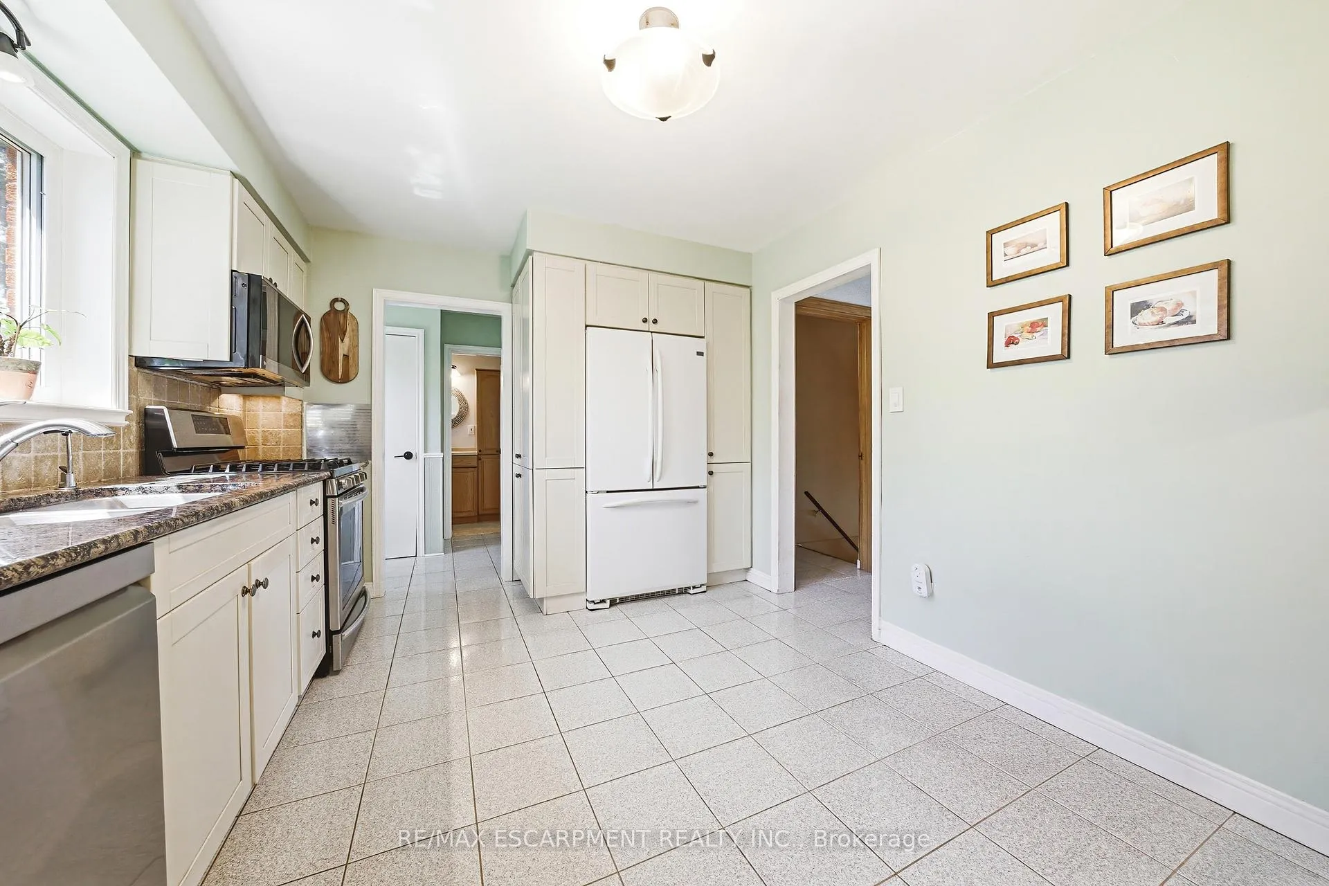 Photo 12 of 668 Chestnut Place, Burlington, Roseland — HOMEH