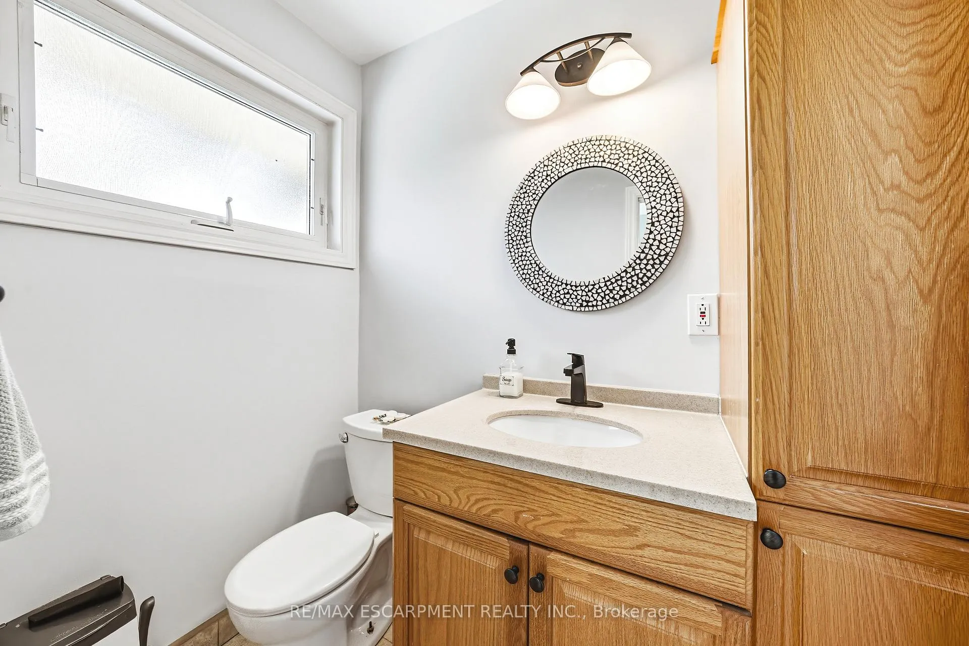 Photo 14 of 668 Chestnut Place, Burlington, Roseland — HOMEH