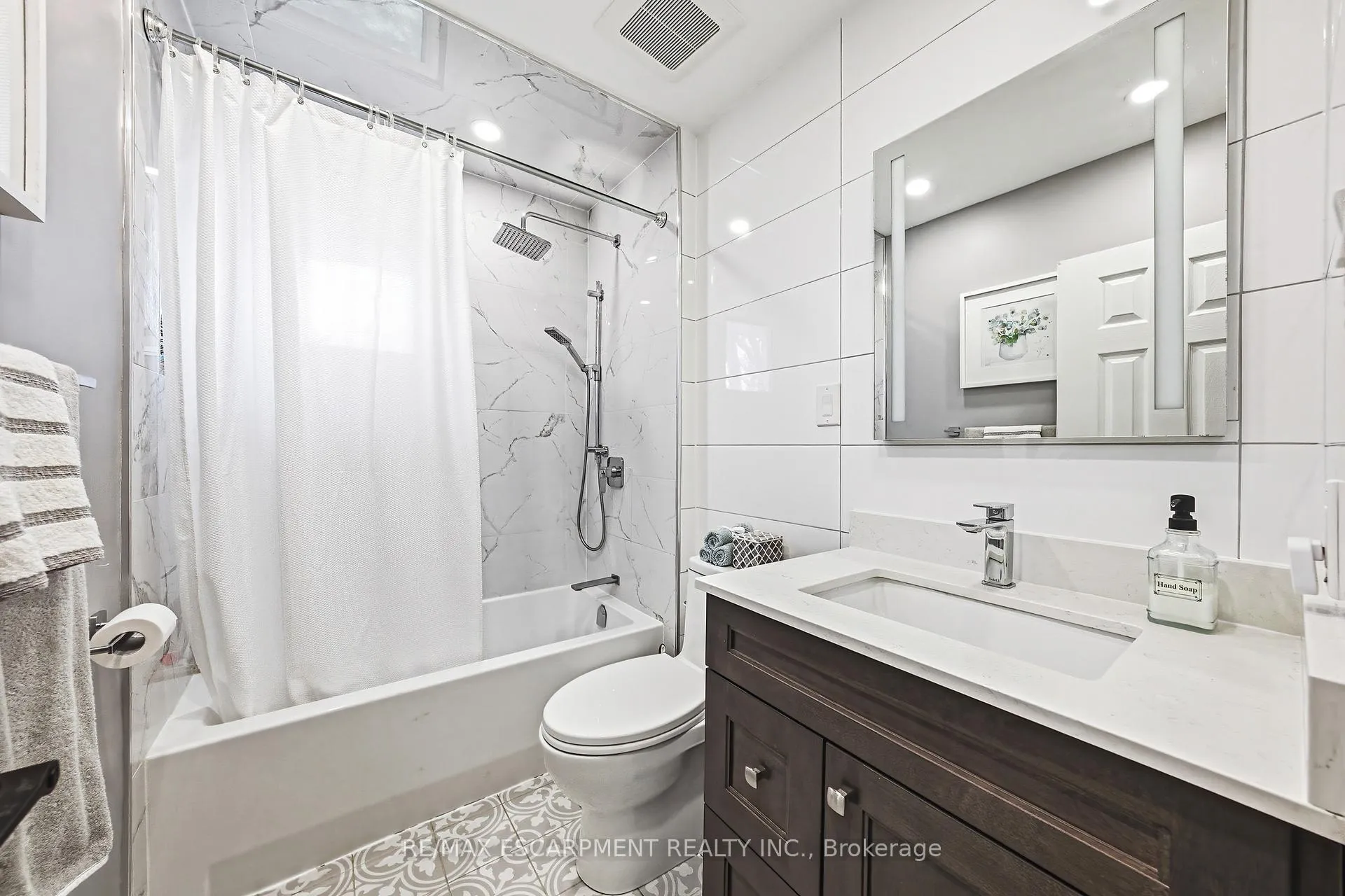 Photo 21 of 668 Chestnut Place, Burlington, Roseland — HOMEH