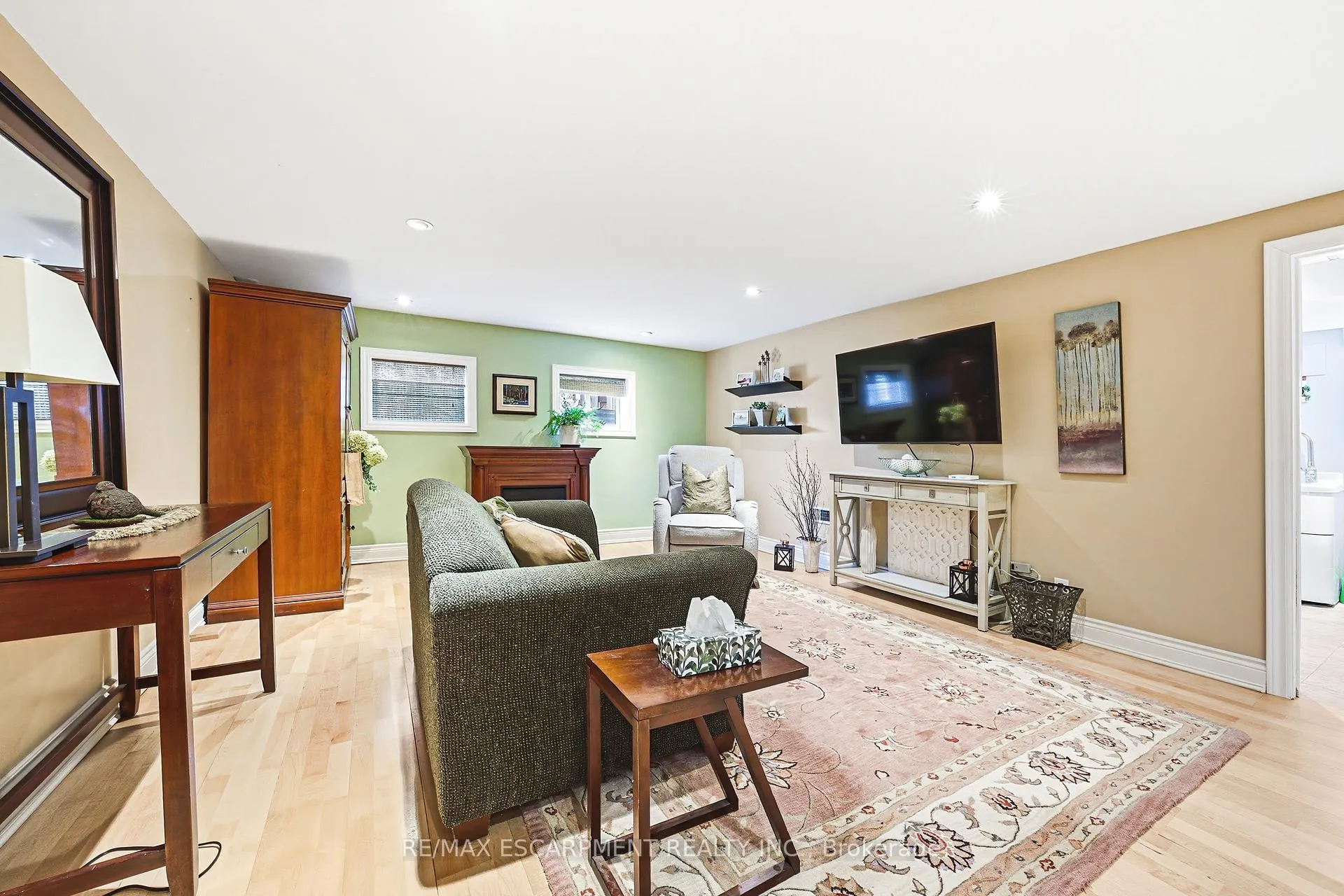 Photo 24 of 668 Chestnut Place, Burlington, Roseland — HOMEH