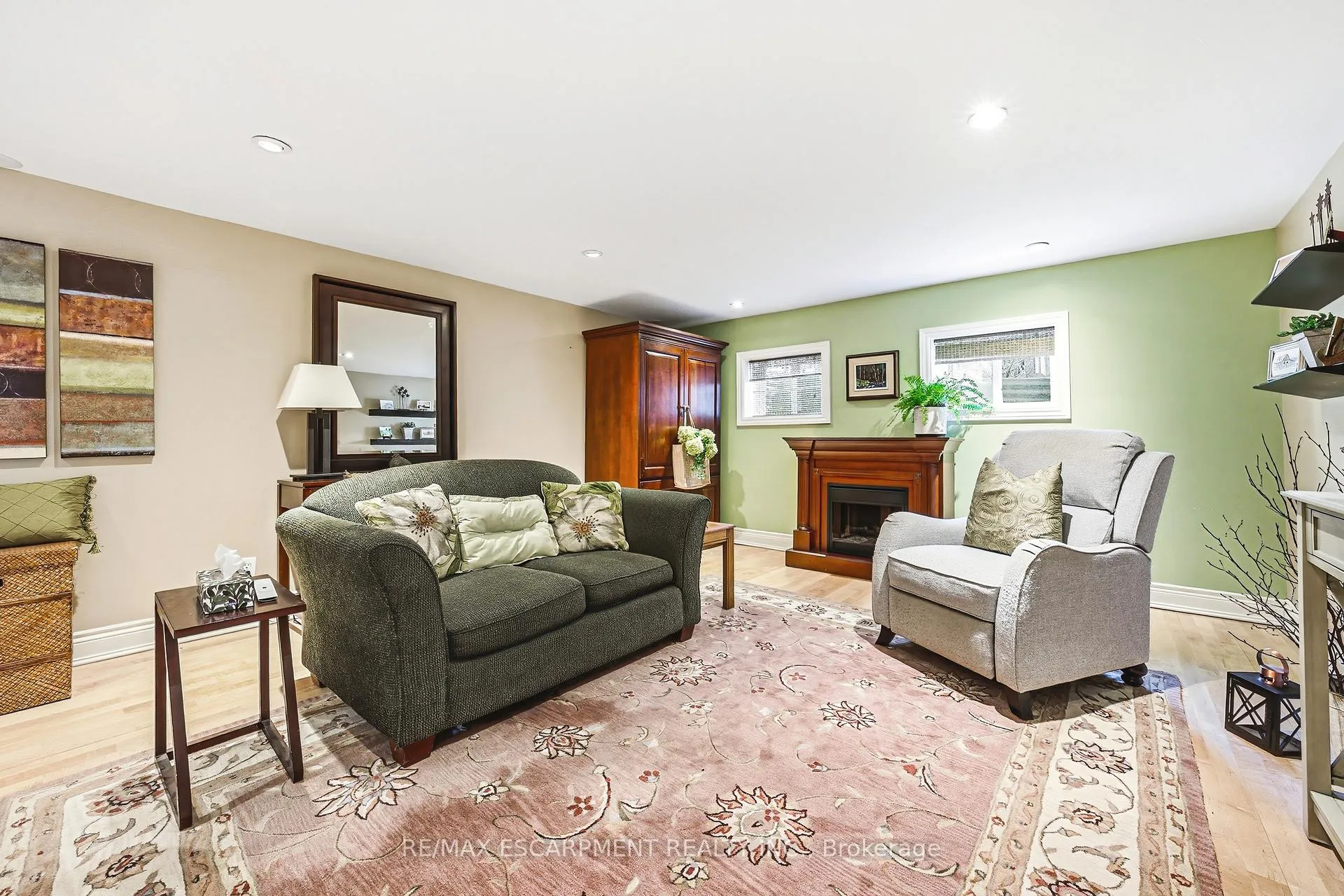 Photo 25 of 668 Chestnut Place, Burlington, Roseland — HOMEH