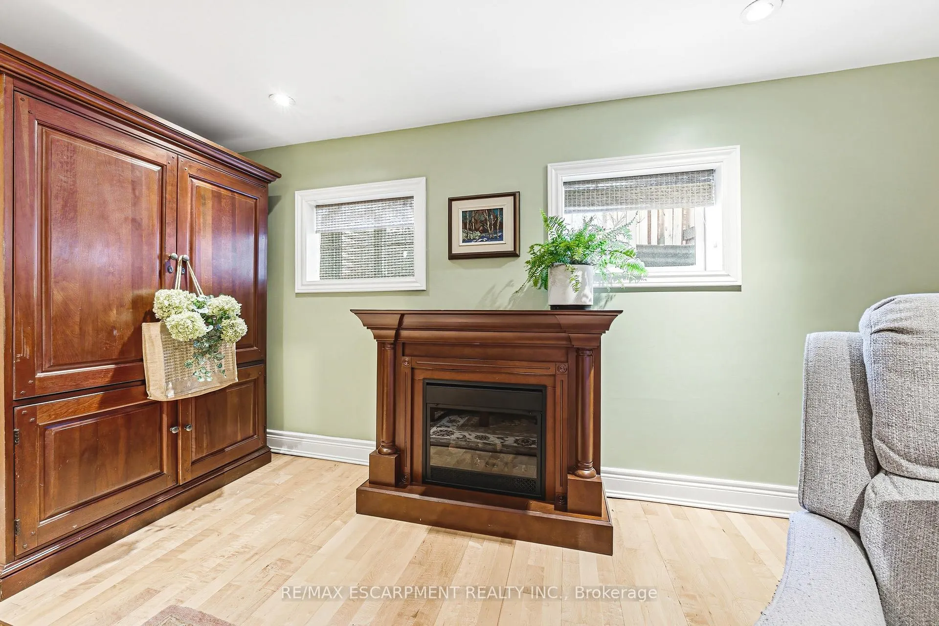 Photo 26 of 668 Chestnut Place, Burlington, Roseland — HOMEH