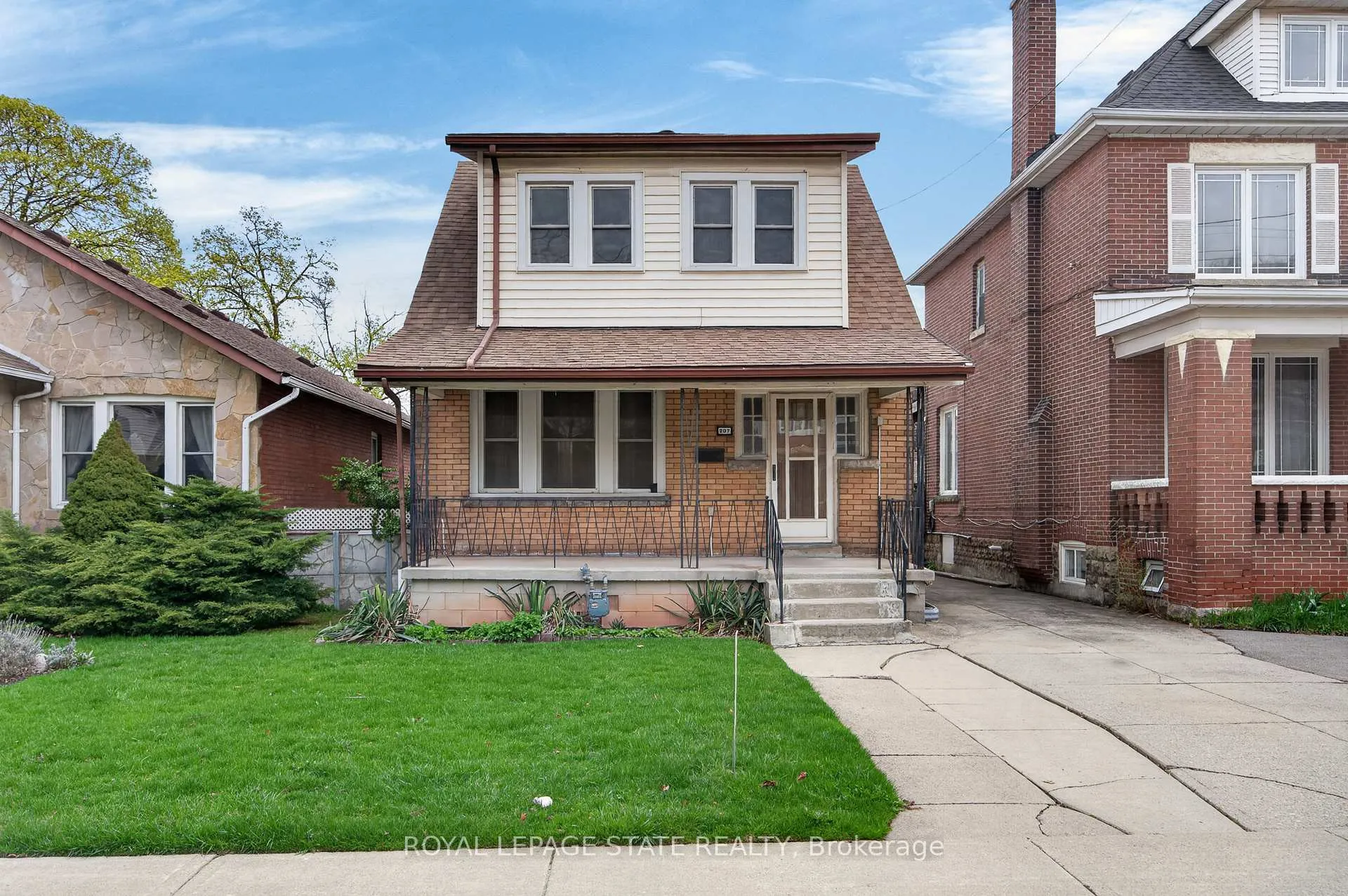 Photo 1 of 207 Rosslyn Avenue S, Hamilton, Delta — HOMEH