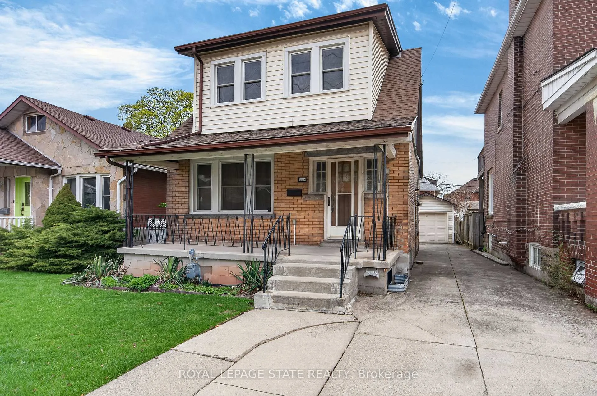 Photo 3 of 207 Rosslyn Avenue S, Hamilton, Delta — HOMEH