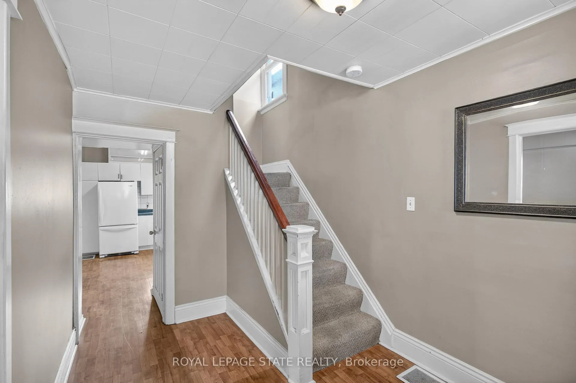 Photo 7 of 207 Rosslyn Avenue S, Hamilton, Delta — HOMEH