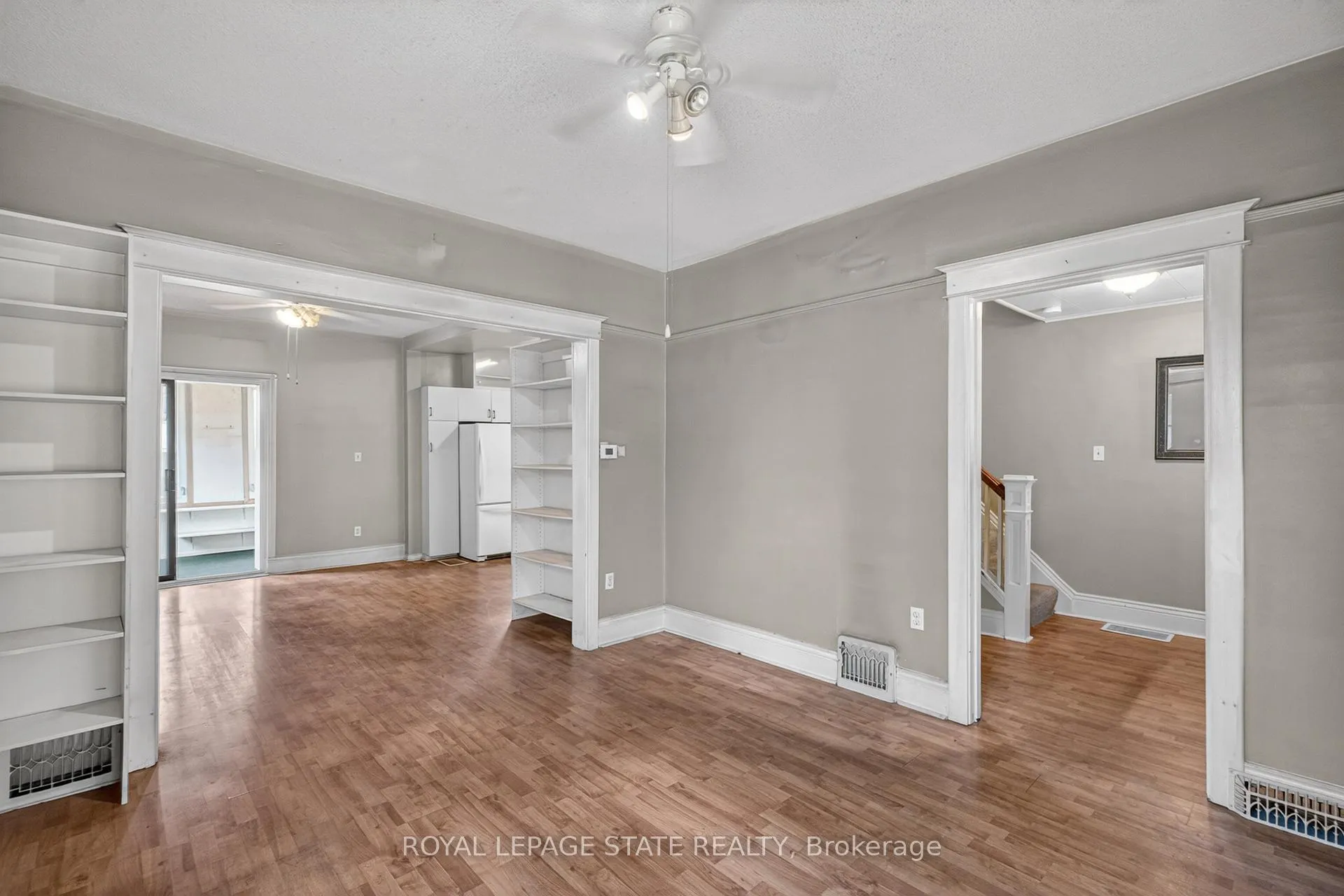 Photo 10 of 207 Rosslyn Avenue S, Hamilton, Delta — HOMEH