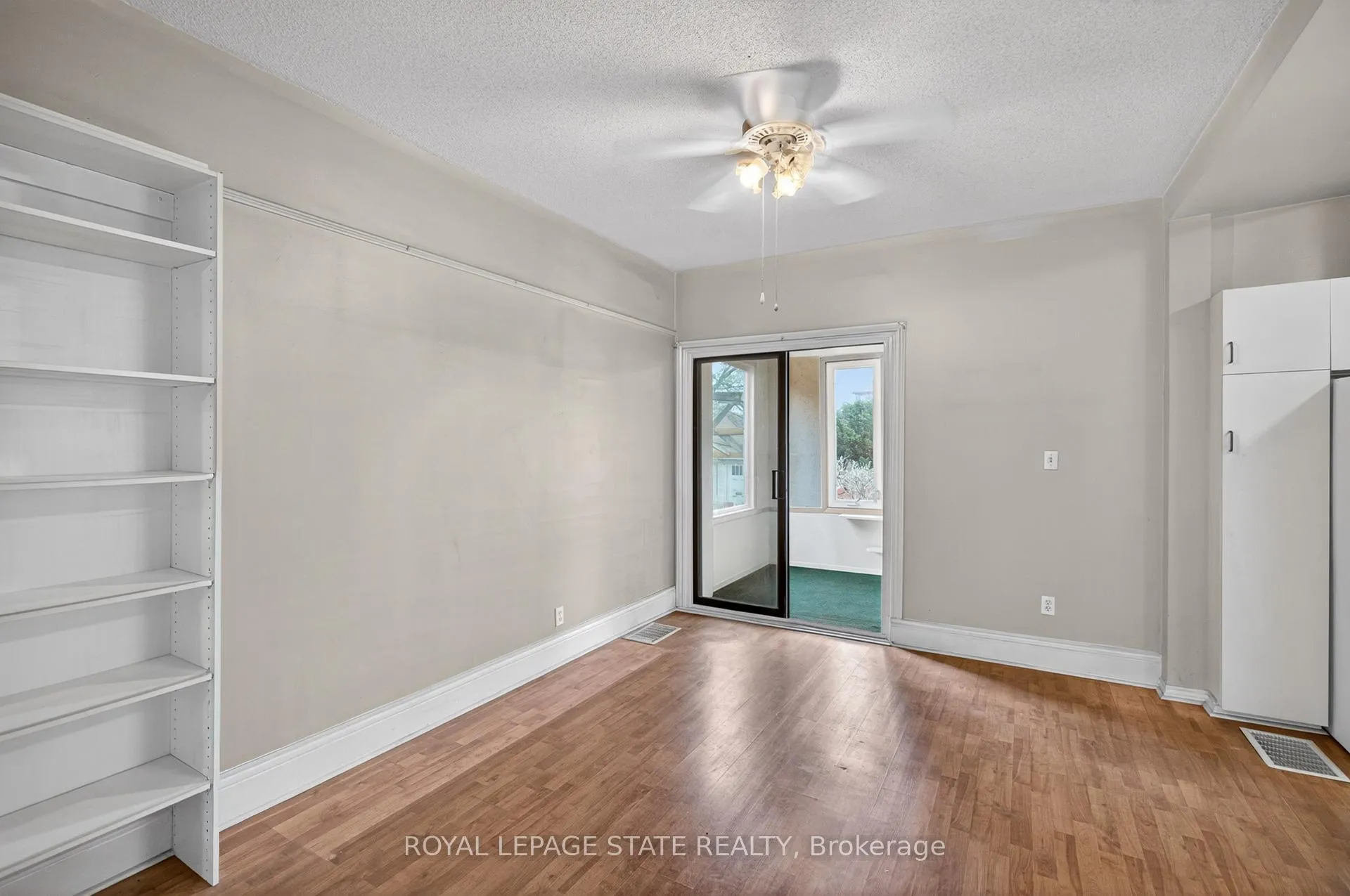 Photo 13 of 207 Rosslyn Avenue S, Hamilton, Delta — HOMEH
