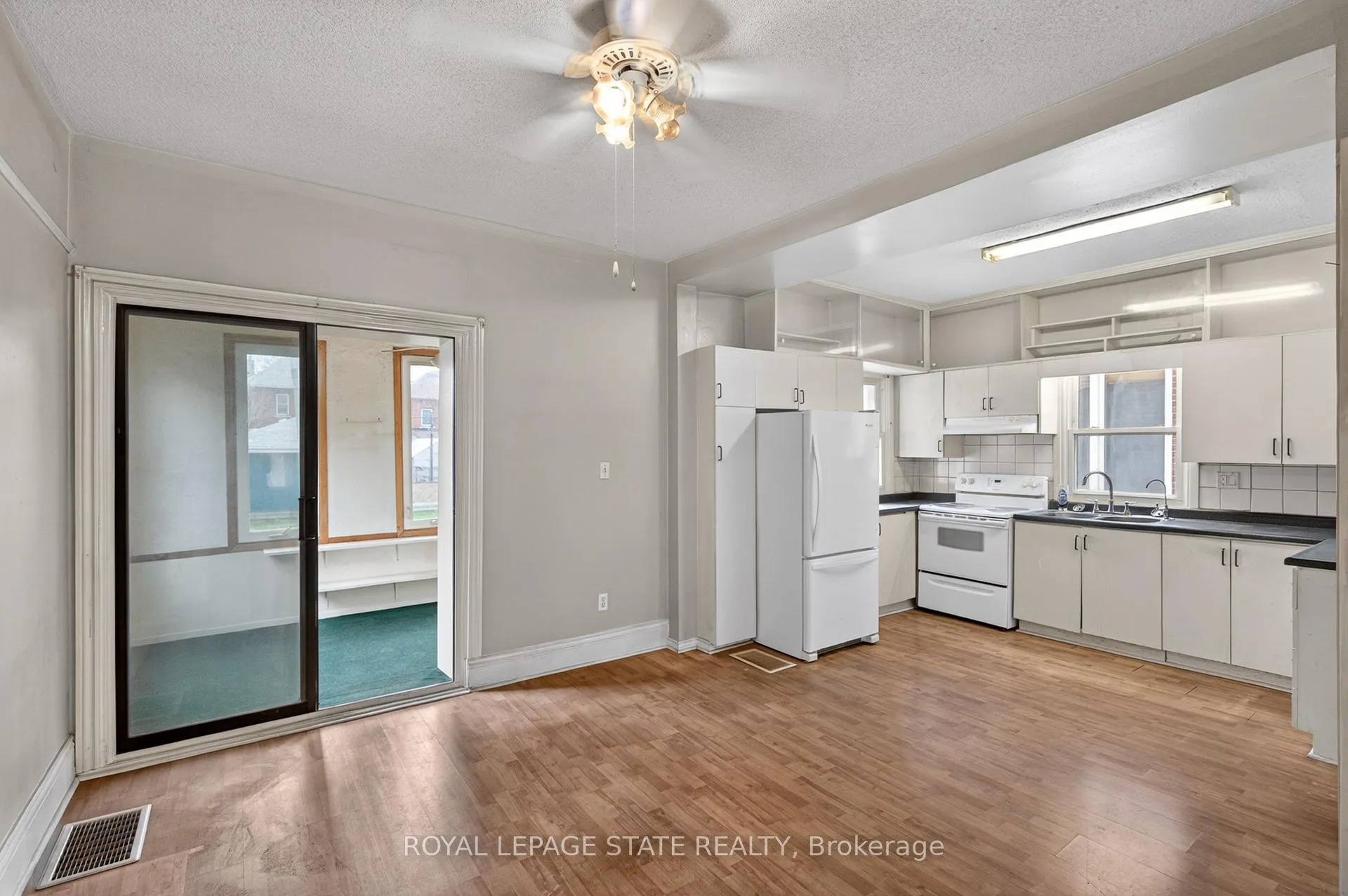 Photo 14 of 207 Rosslyn Avenue S, Hamilton, Delta — HOMEH