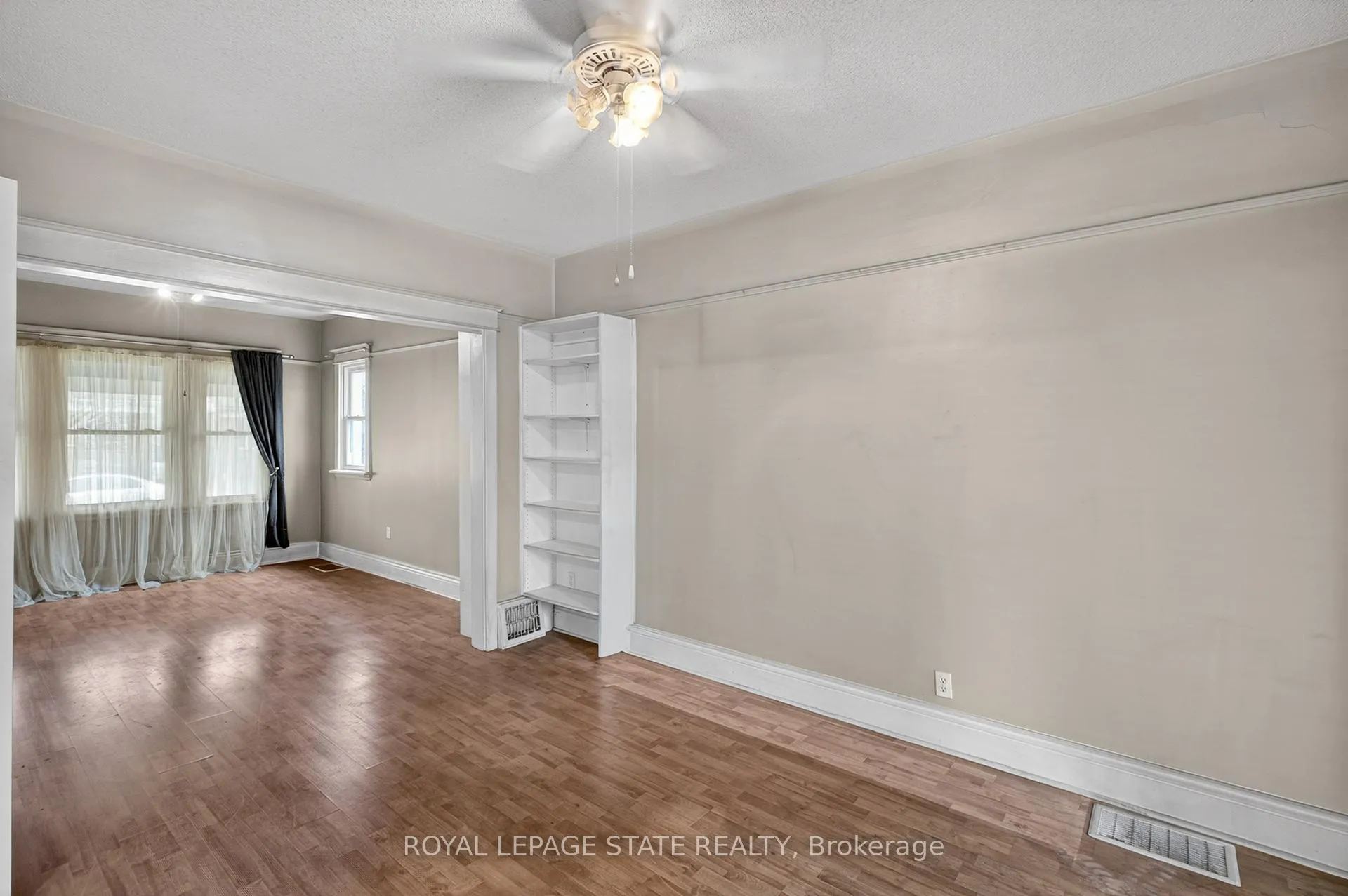 Photo 16 of 207 Rosslyn Avenue S, Hamilton, Delta — HOMEH