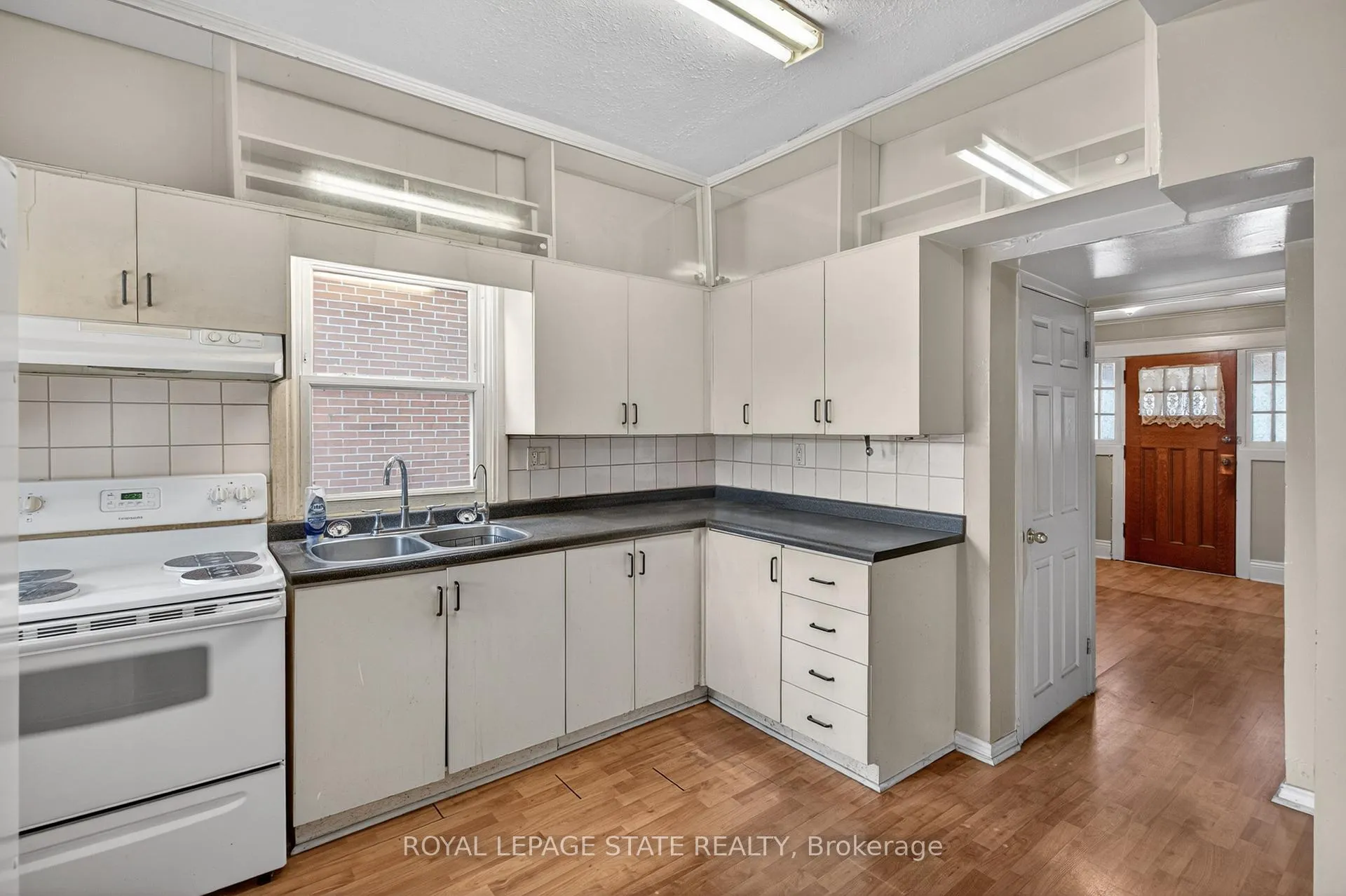 Photo 17 of 207 Rosslyn Avenue S, Hamilton, Delta — HOMEH