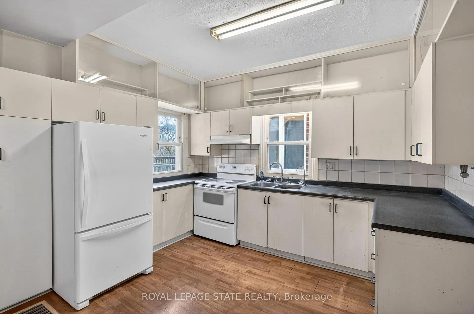 Photo 18 of 207 Rosslyn Avenue S, Hamilton, Delta — HOMEH