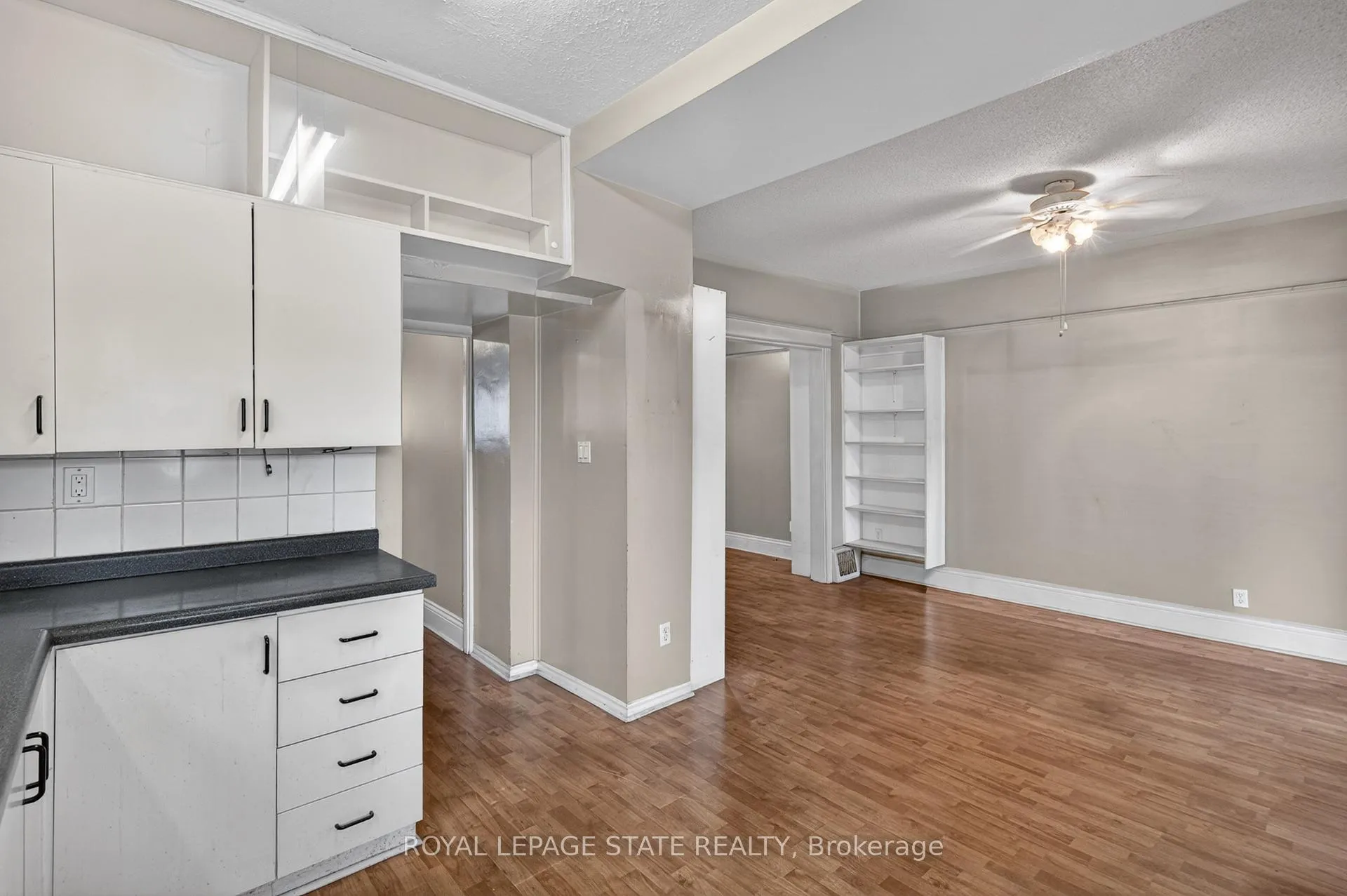Photo 20 of 207 Rosslyn Avenue S, Hamilton, Delta — HOMEH