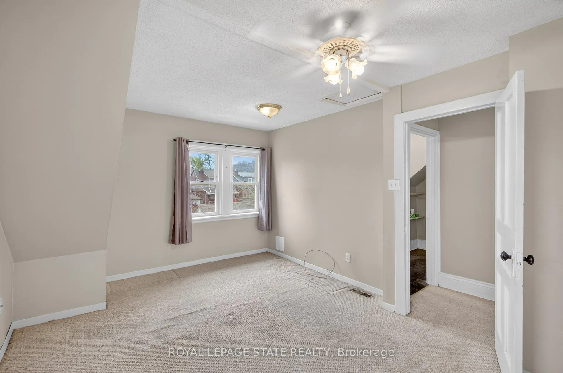 Photo 26 of 207 Rosslyn Avenue S, Hamilton, Delta — HOMEH
