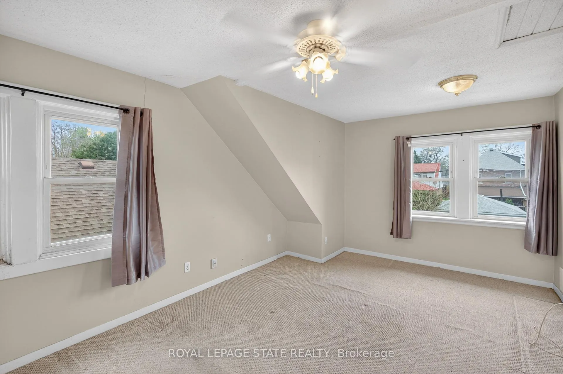 Photo 27 of 207 Rosslyn Avenue S, Hamilton, Delta — HOMEH