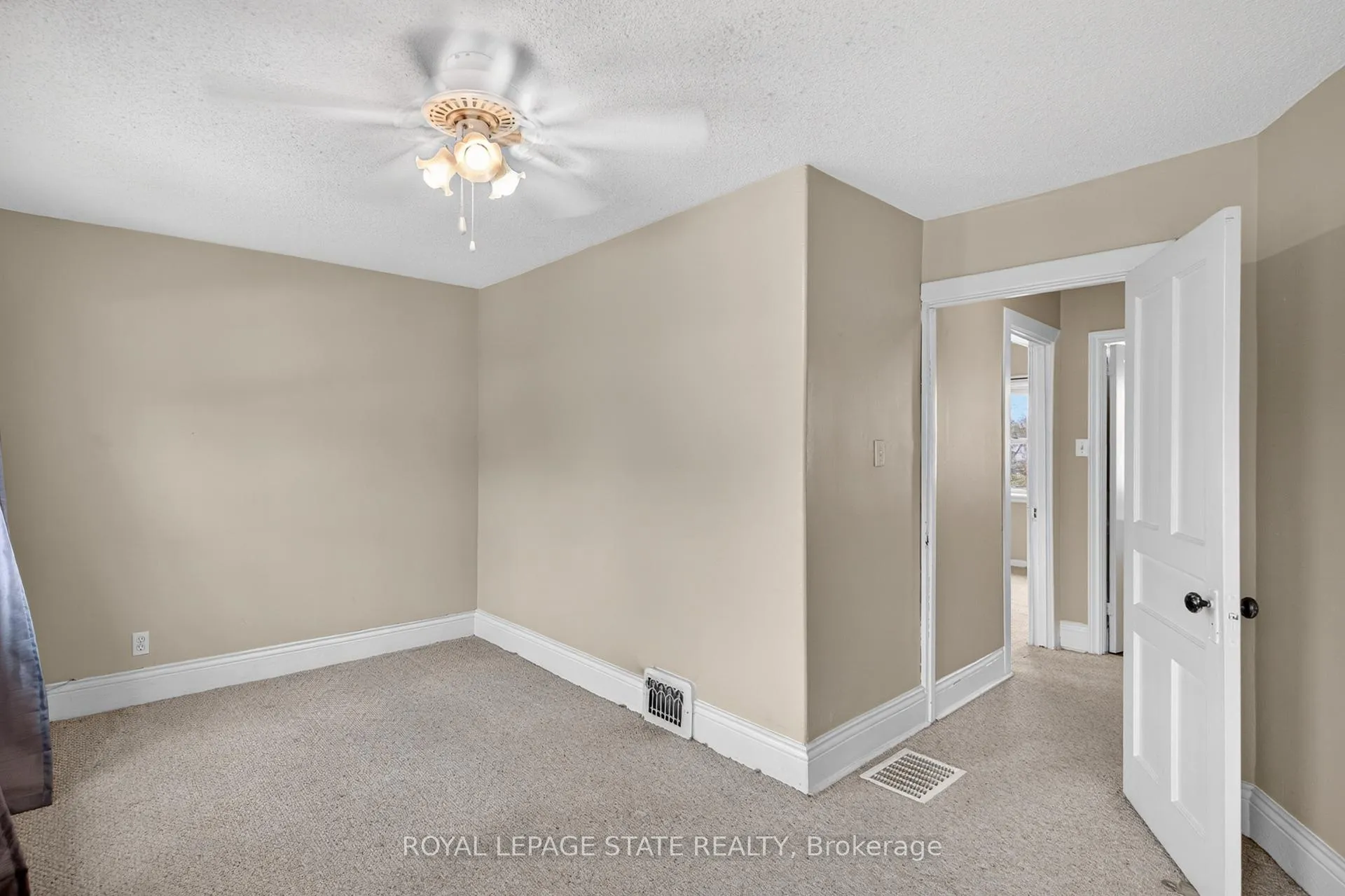 Photo 29 of 207 Rosslyn Avenue S, Hamilton, Delta — HOMEH