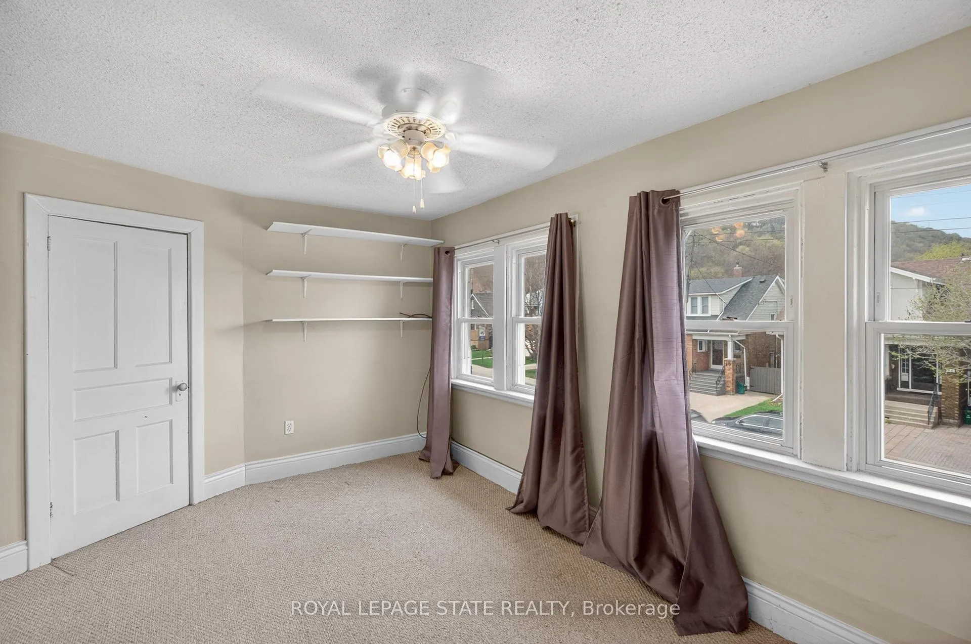 Photo 31 of 207 Rosslyn Avenue S, Hamilton, Delta — HOMEH