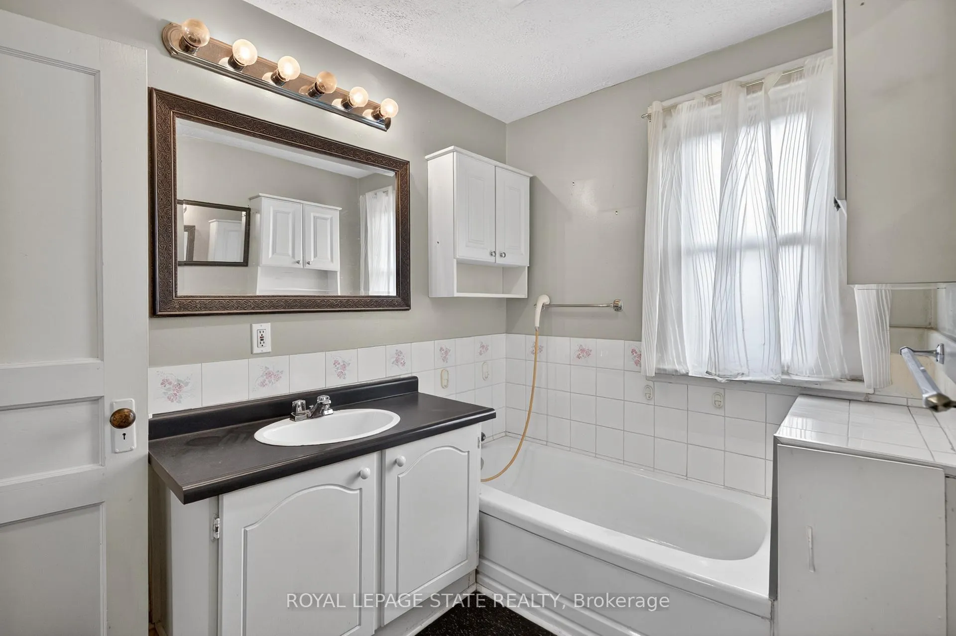 Photo 33 of 207 Rosslyn Avenue S, Hamilton, Delta — HOMEH