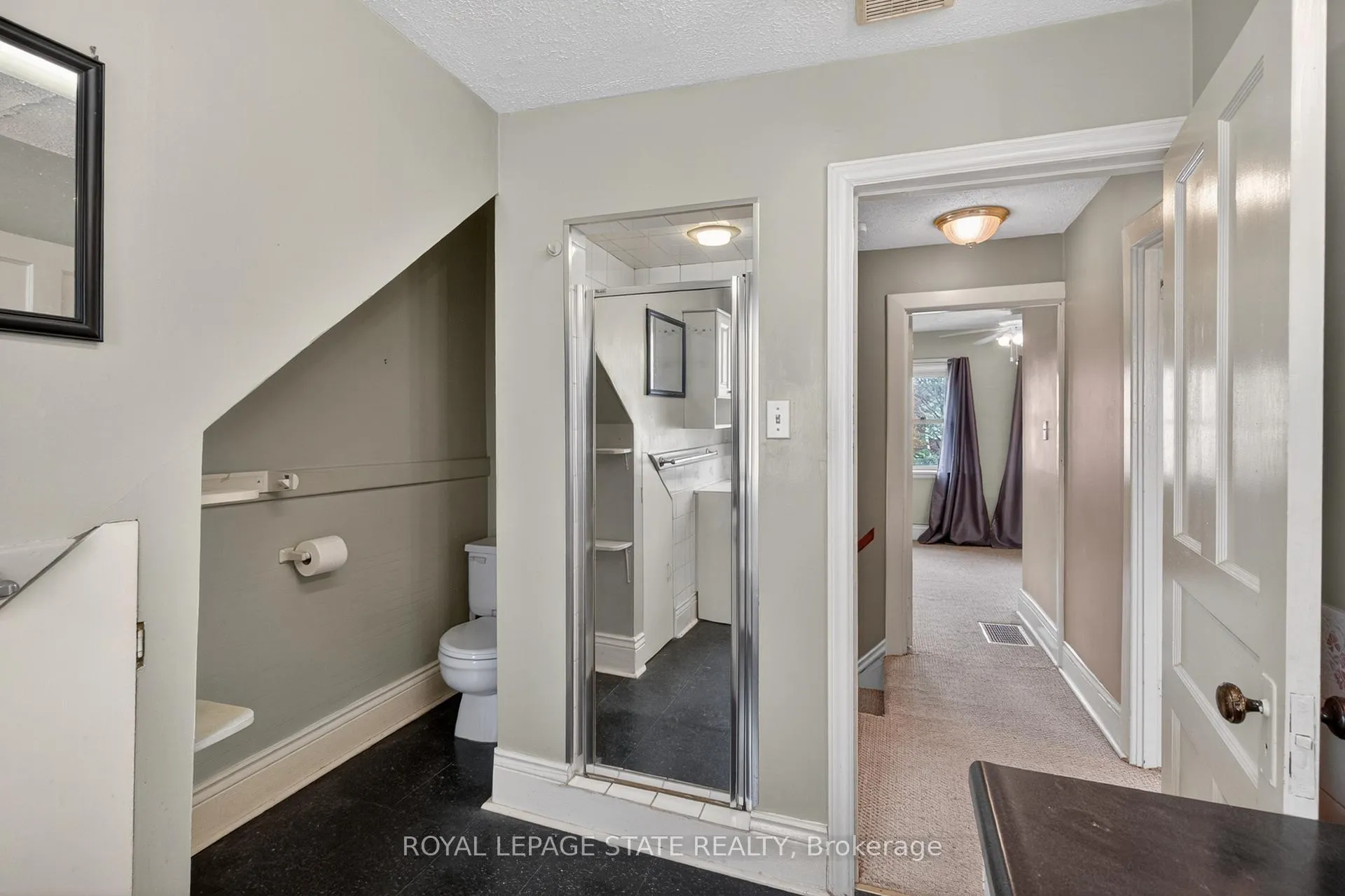 Photo 34 of 207 Rosslyn Avenue S, Hamilton, Delta — HOMEH