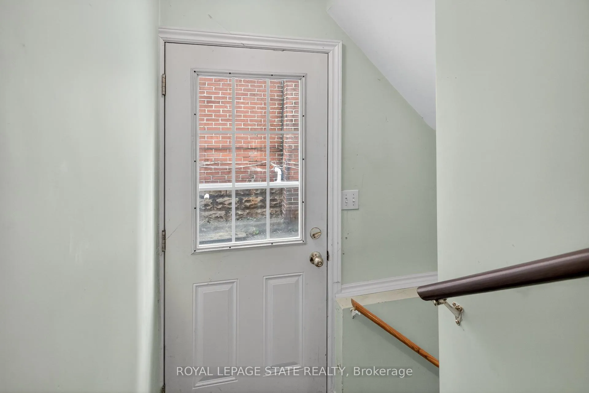 Photo 35 of 207 Rosslyn Avenue S, Hamilton, Delta — HOMEH