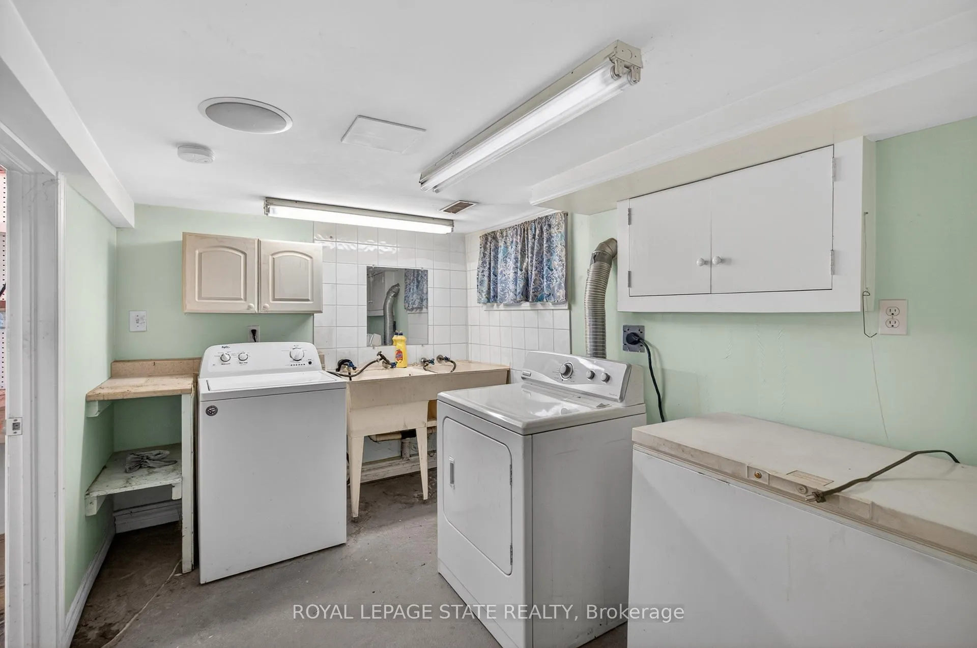 Photo 37 of 207 Rosslyn Avenue S, Hamilton, Delta — HOMEH