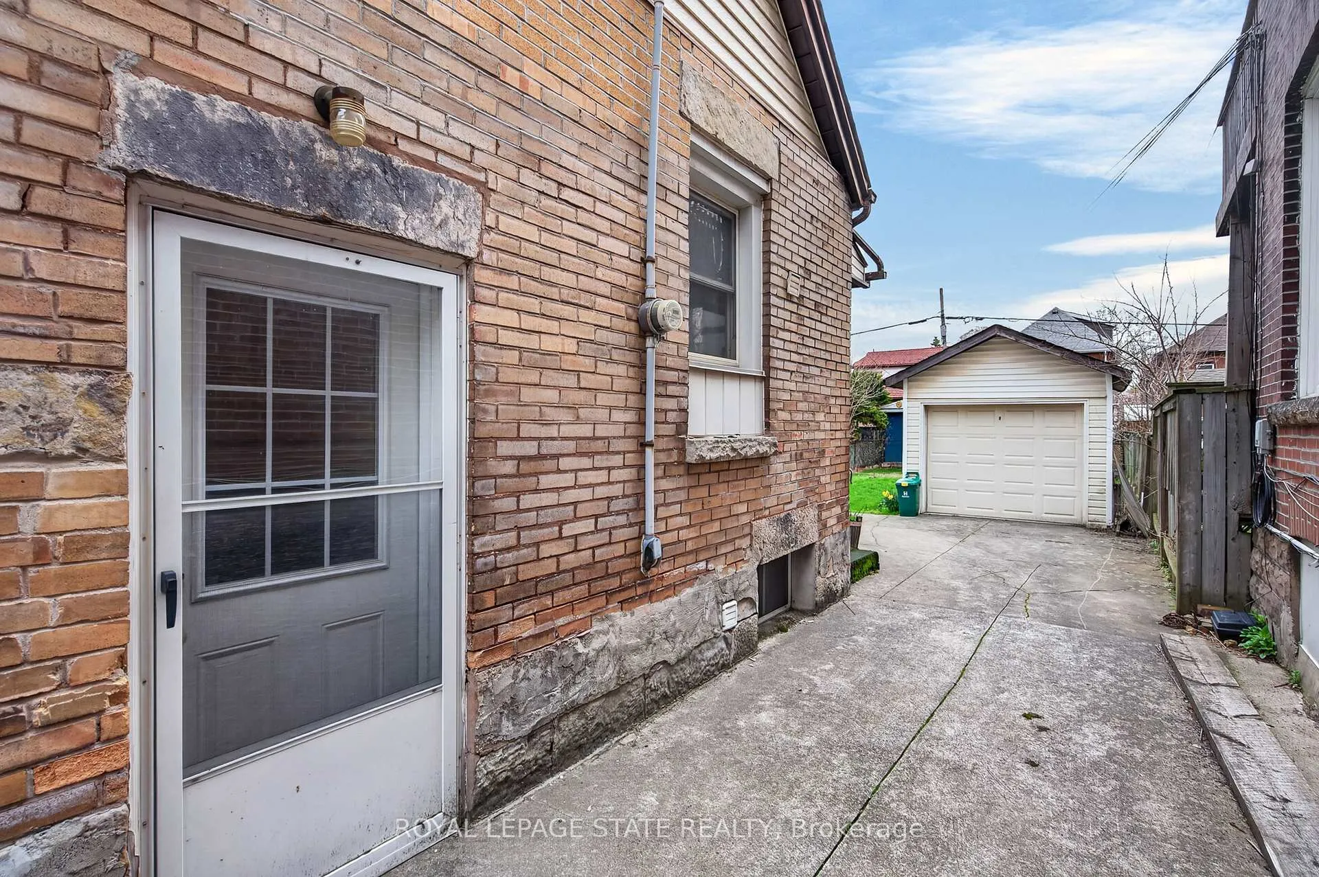 Photo 38 of 207 Rosslyn Avenue S, Hamilton, Delta — HOMEH