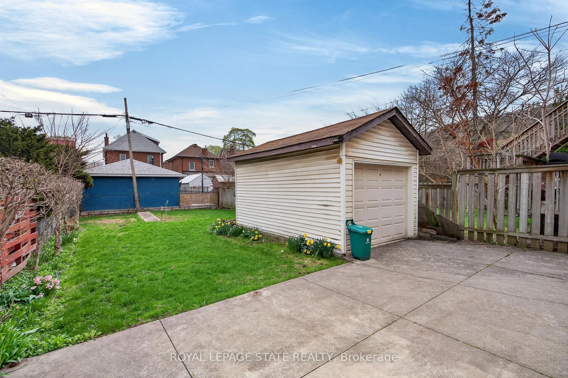 Photo 41 of 207 Rosslyn Avenue S, Hamilton, Delta — HOMEH