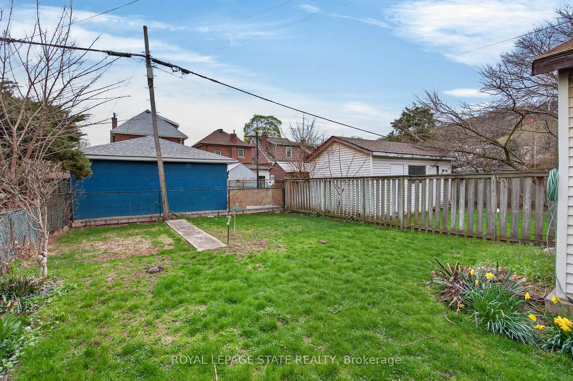 Photo 42 of 207 Rosslyn Avenue S, Hamilton, Delta — HOMEH