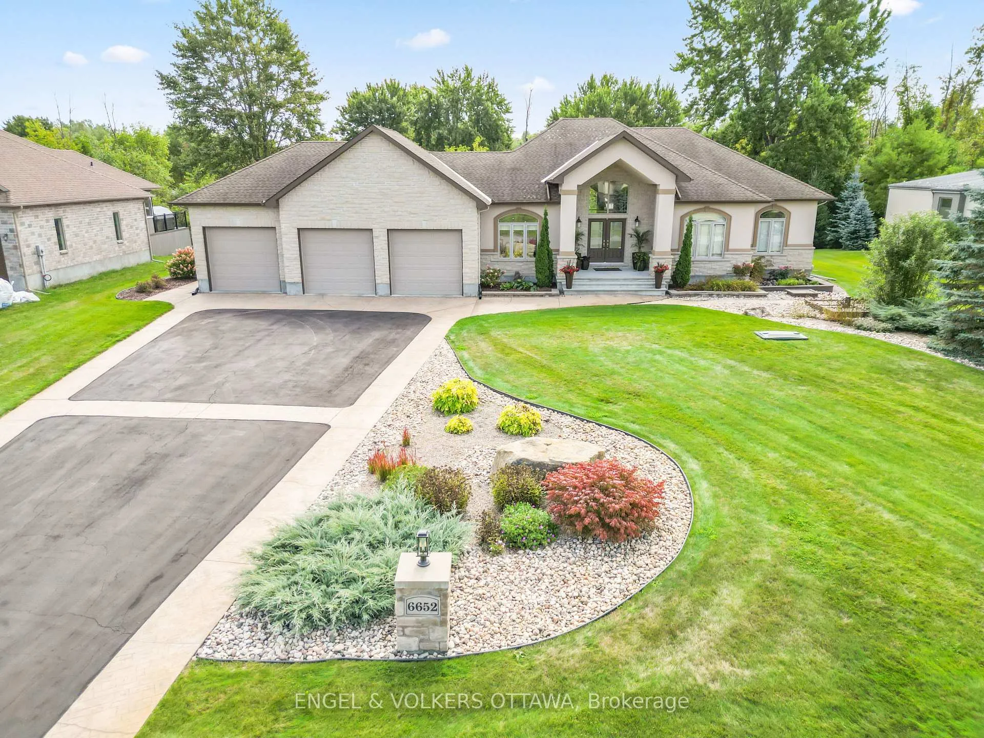 Photo 2 of 6652 Pebble Trail Way, Ottawa, Greely — HOMEH