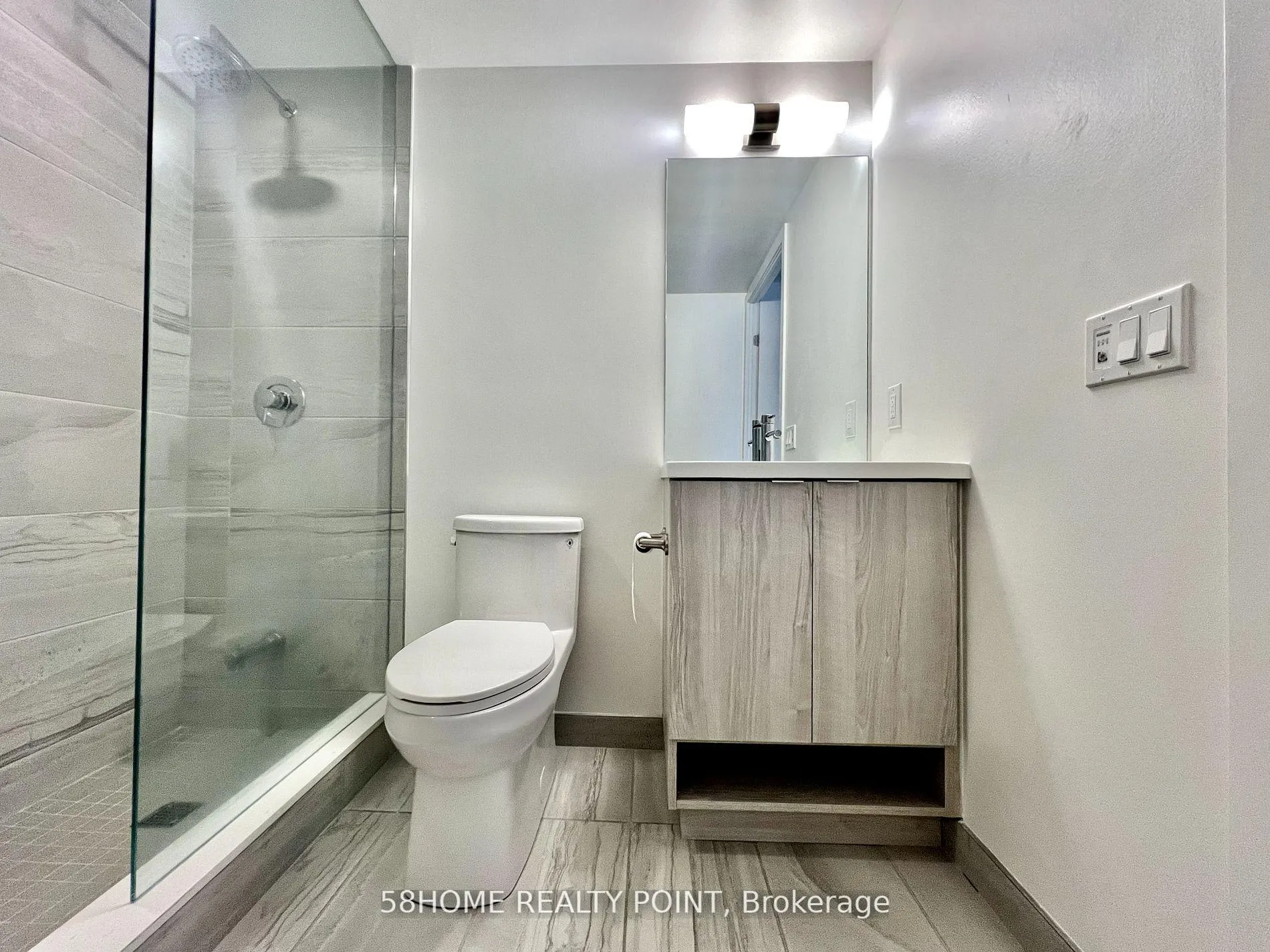 Photo 8 of Unit 3002, 138 Downes Street, Seguin, Waterfront Communities — HOMEH