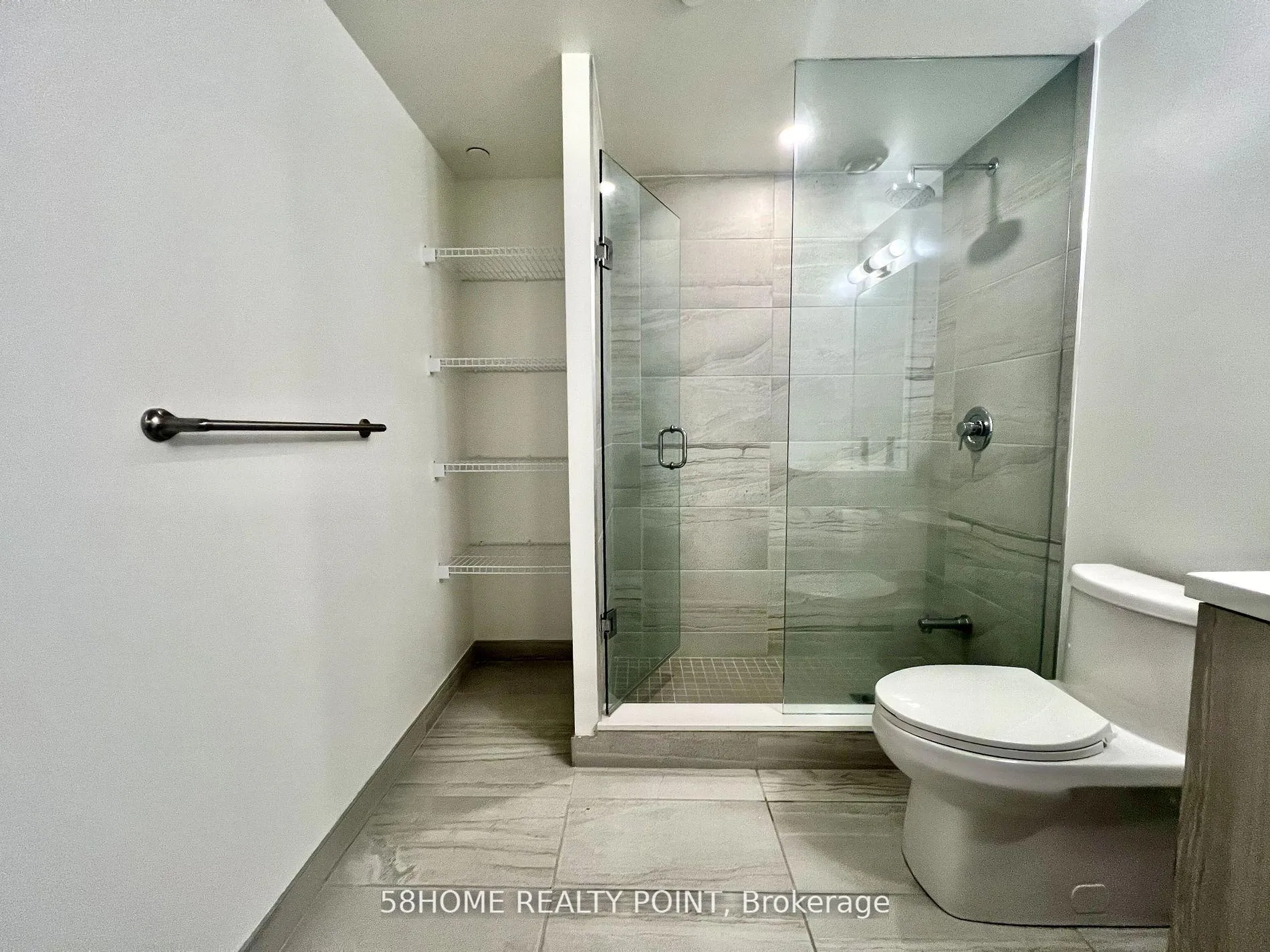 Photo 9 of Unit 3002, 138 Downes Street, Seguin, Waterfront Communities — HOMEH