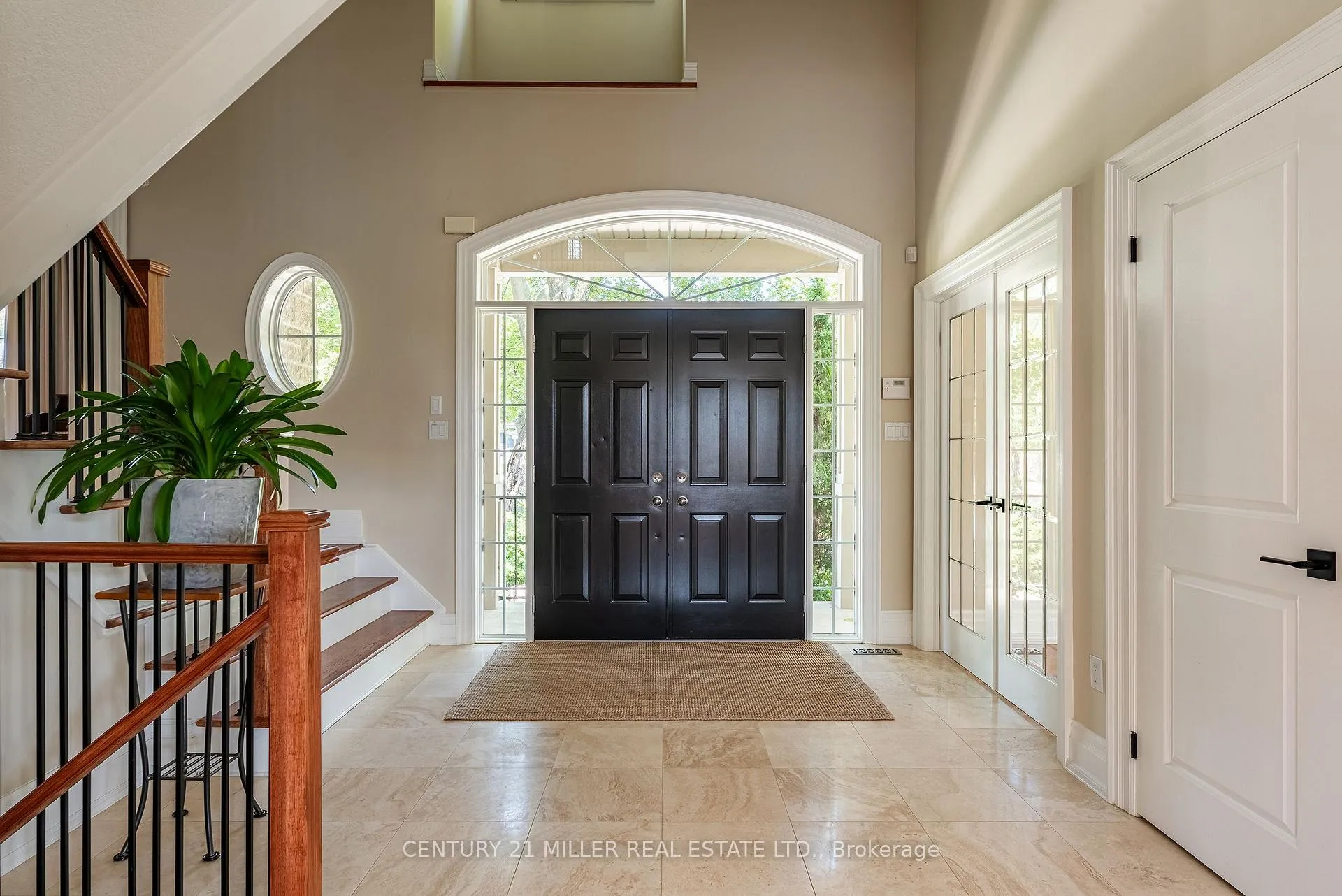 Photo 3 of 266 Tracina Drive, Oakville, Southwest — HOMEH