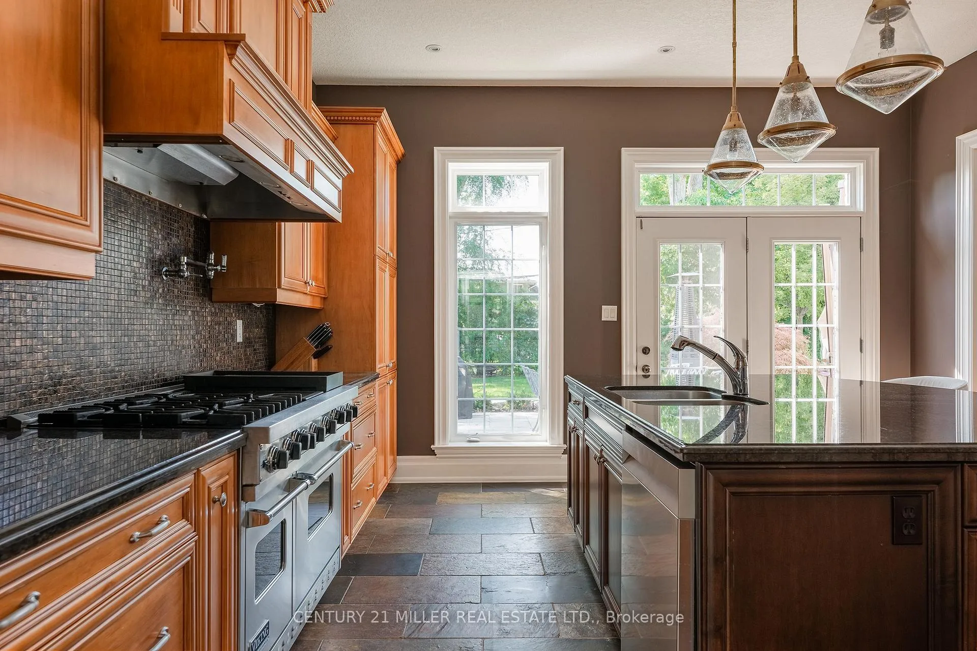 Photo 10 of 266 Tracina Drive, Oakville, Southwest — HOMEH