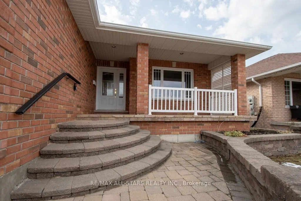 Photo 3 of 383 Wallace Drive, Kawartha Lakes, Lindsay — HOMEH