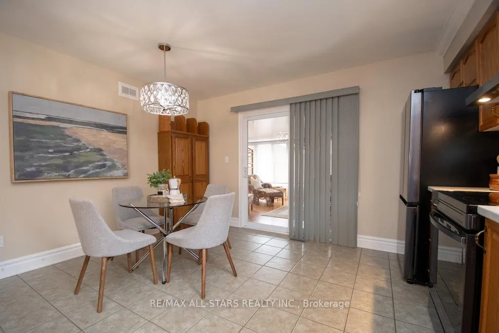 Photo 17 of 383 Wallace Drive, Kawartha Lakes, Lindsay — HOMEH