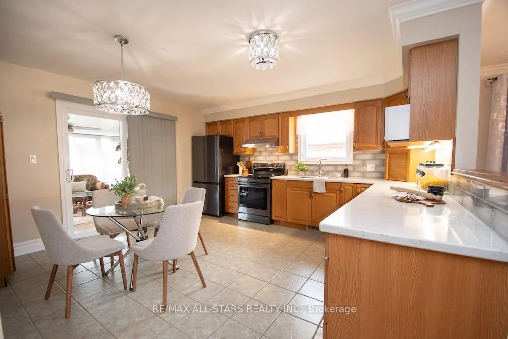 Photo 19 of 383 Wallace Drive, Kawartha Lakes, Lindsay — HOMEH