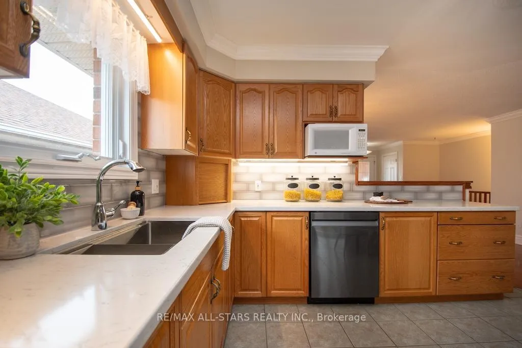 Photo 21 of 383 Wallace Drive, Kawartha Lakes, Lindsay — HOMEH