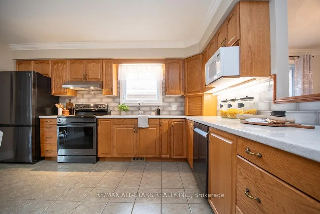 Photo 22 of 383 Wallace Drive, Kawartha Lakes, Lindsay — HOMEH