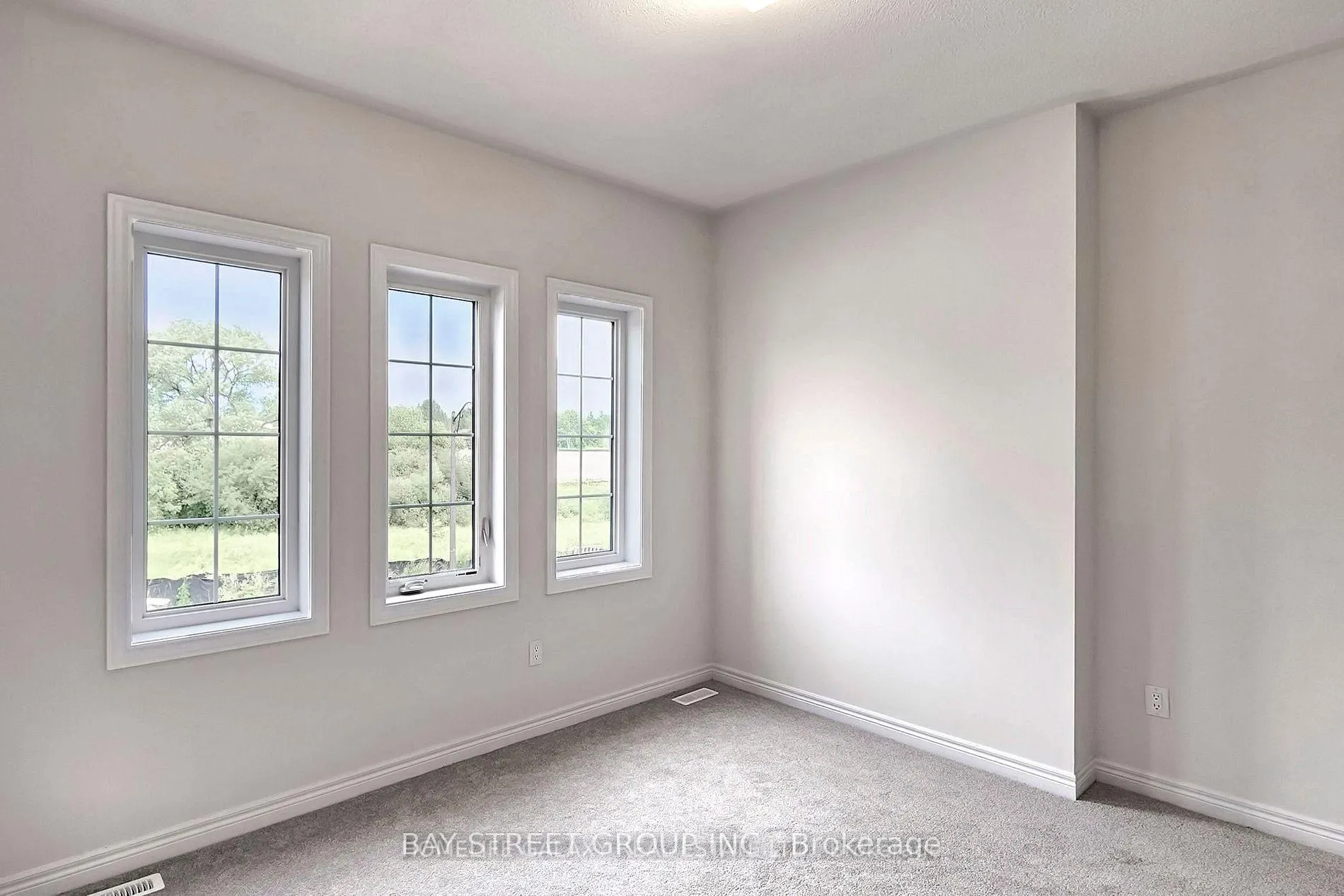 Photo 2 of 1296 Klondike Drive, Oshawa, Kedron — HOMEH