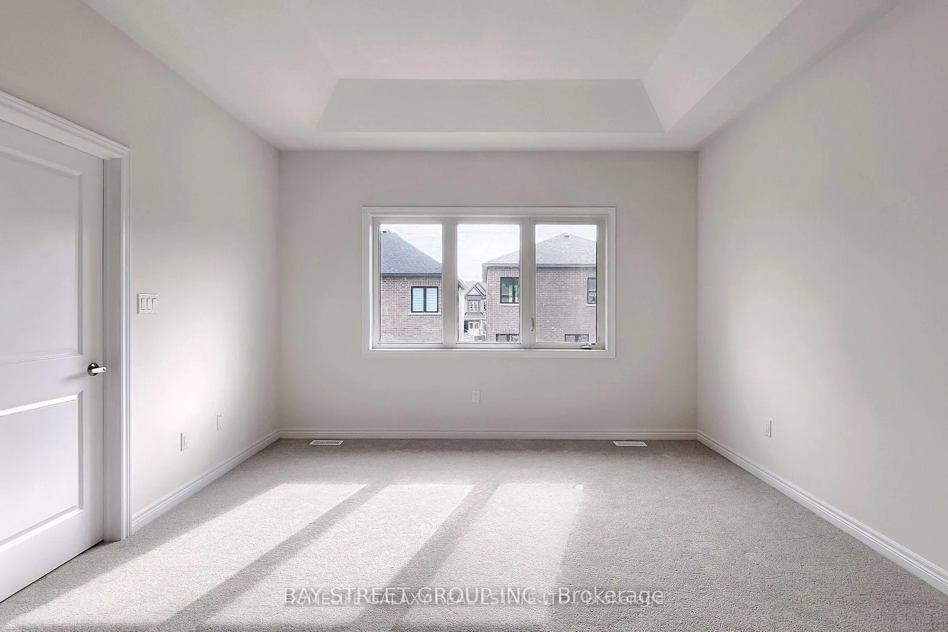 Photo 5 of 1296 Klondike Drive, Oshawa, Kedron — HOMEH