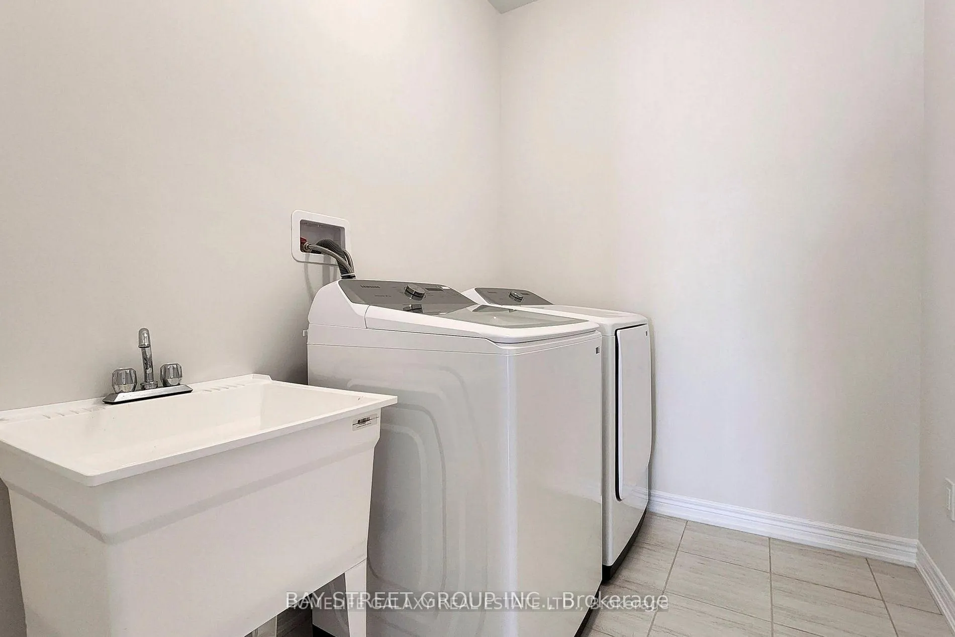 Photo 8 of 1296 Klondike Drive, Oshawa, Kedron — HOMEH