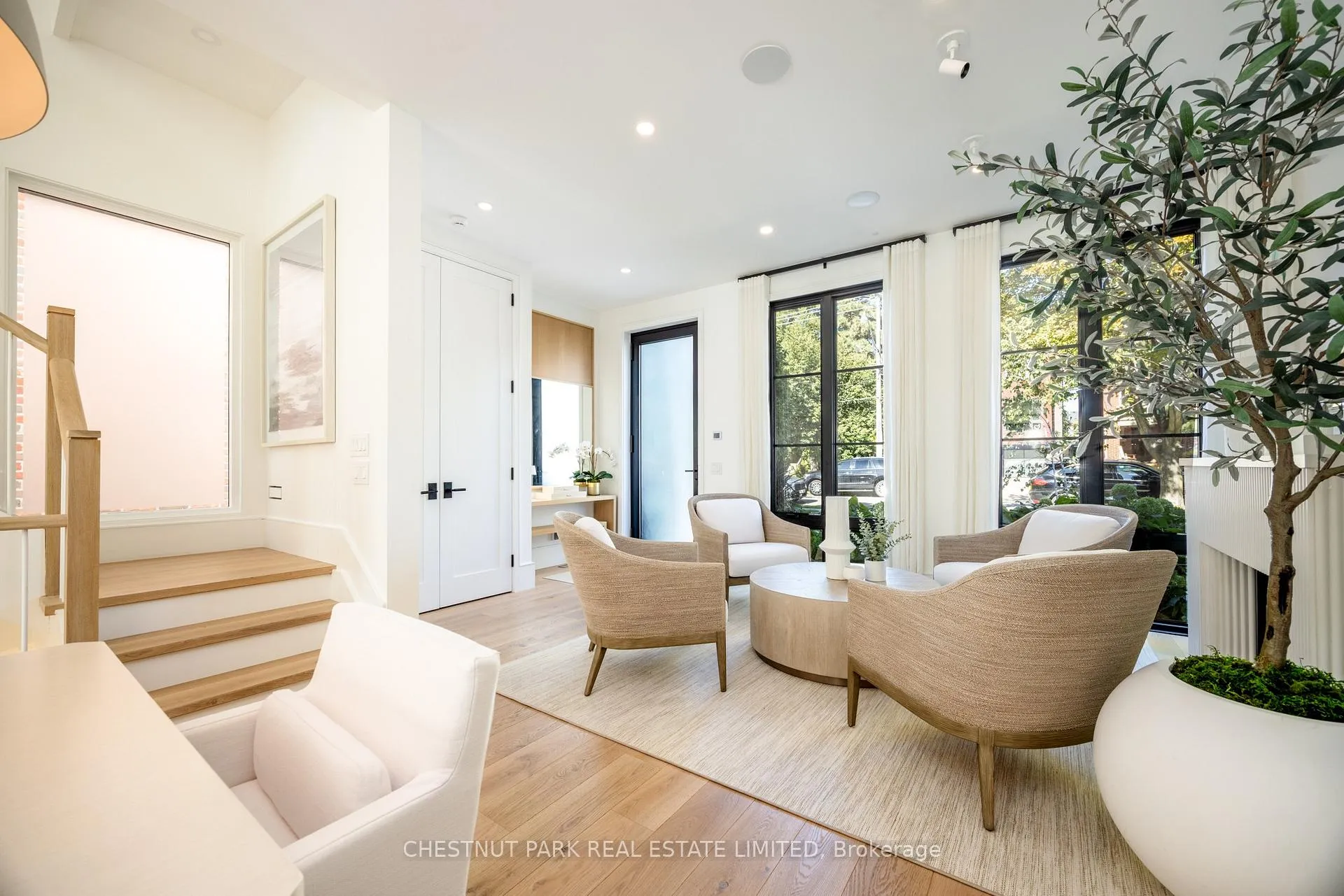 Photo 3 of 229 Sheldrake Boulevard, Toronto, Mount Pleasant East — HOMEH